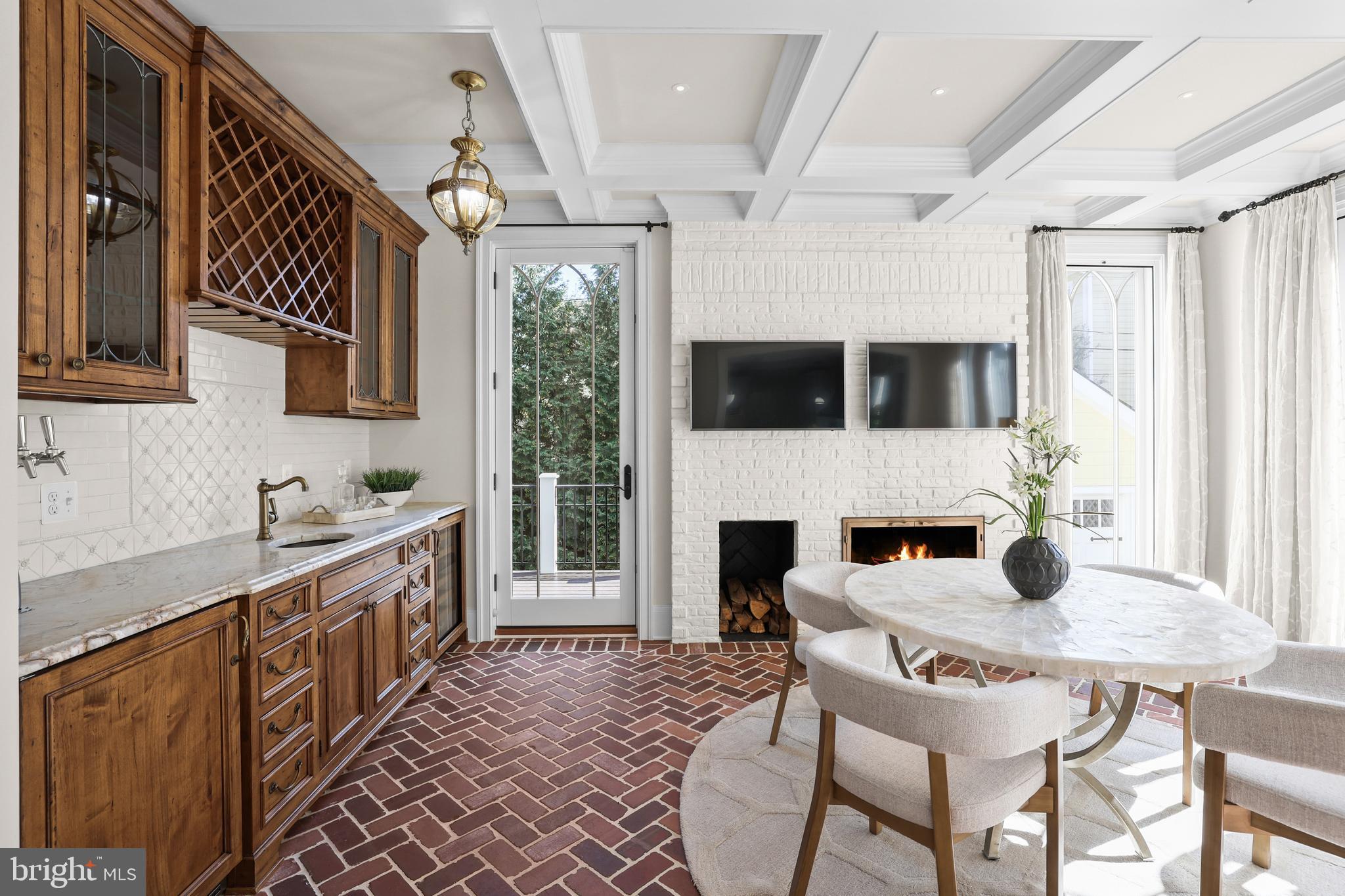 CLARENDON - Residential