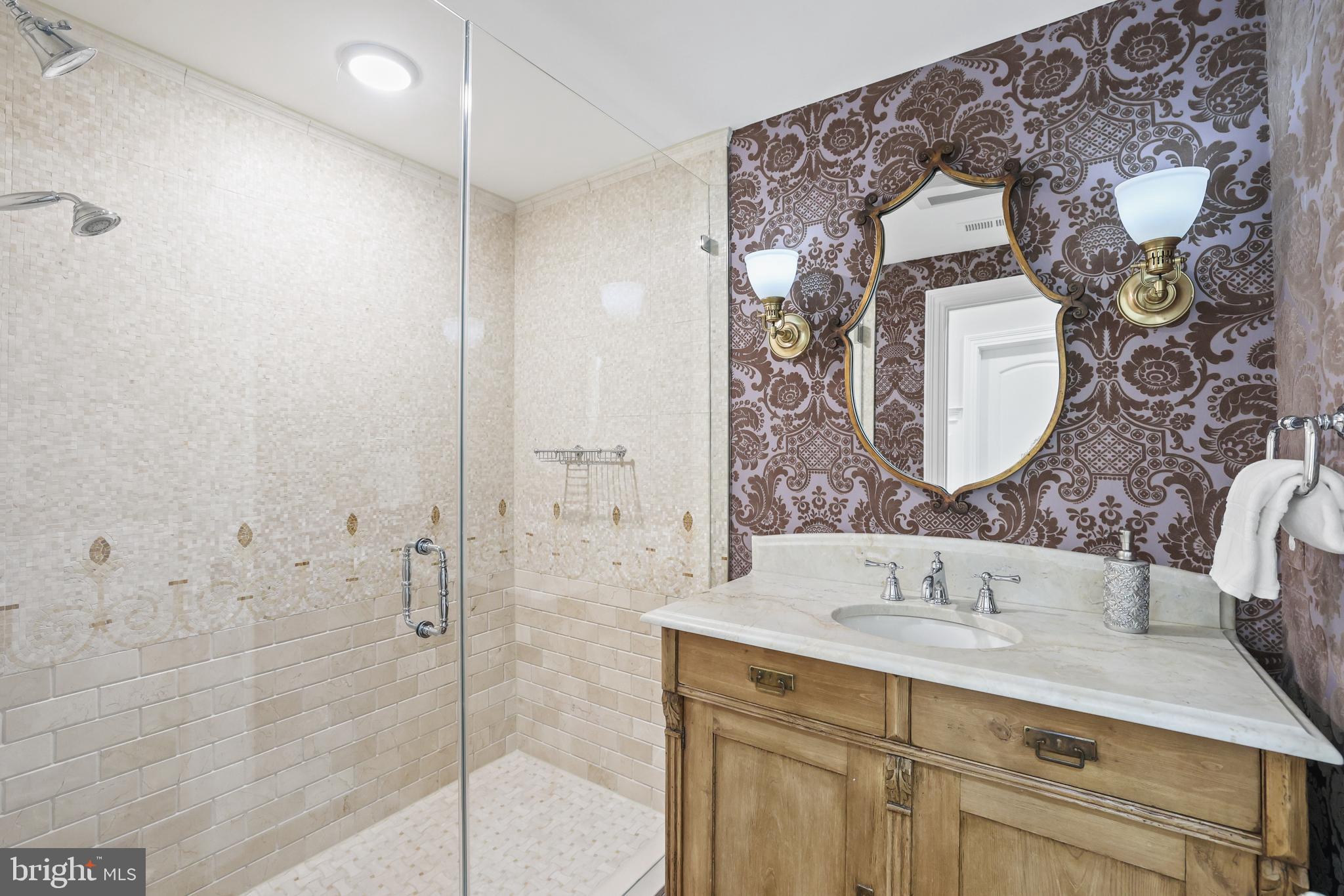 CLARENDON - Residential