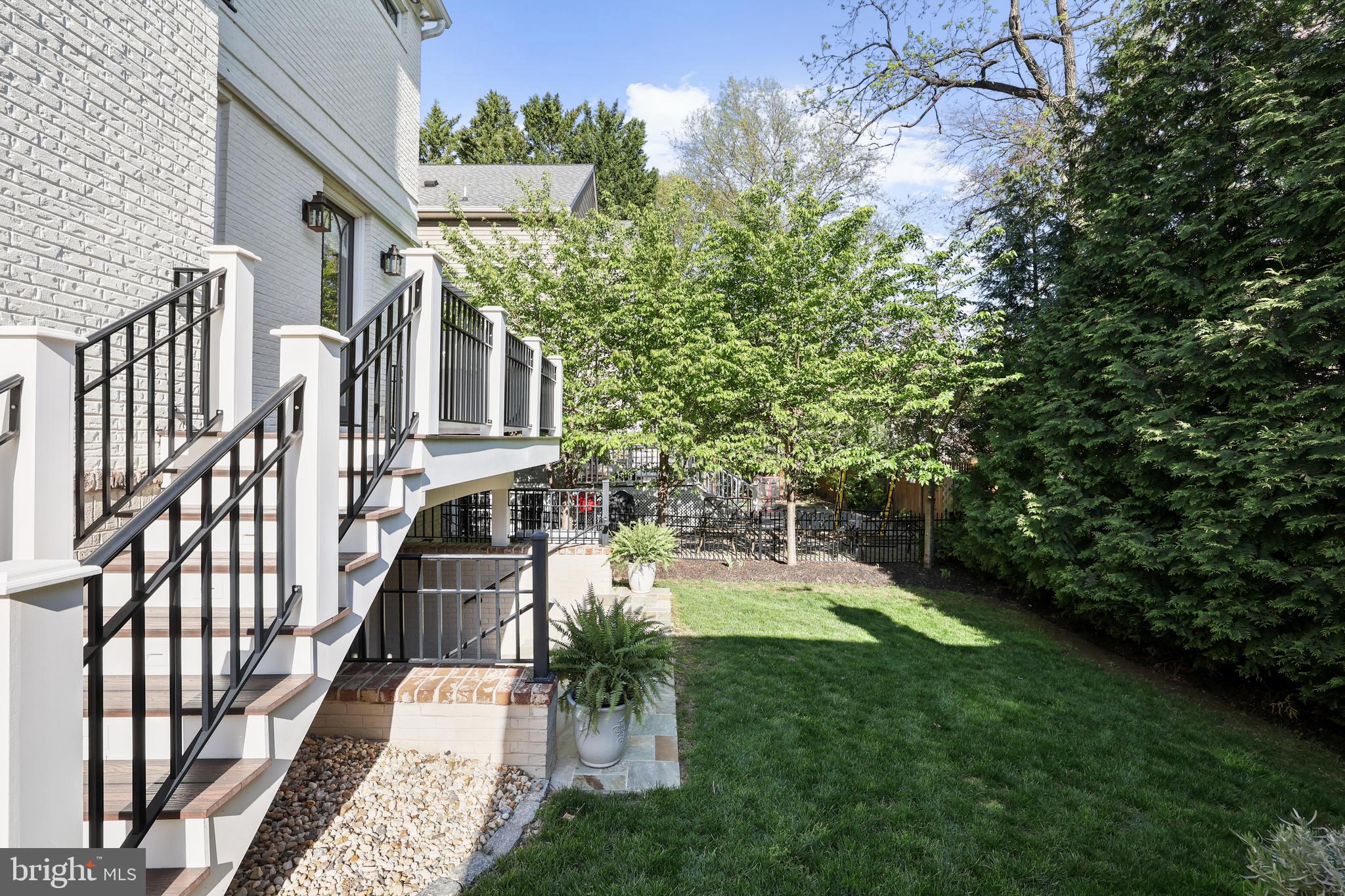 CLARENDON - Residential