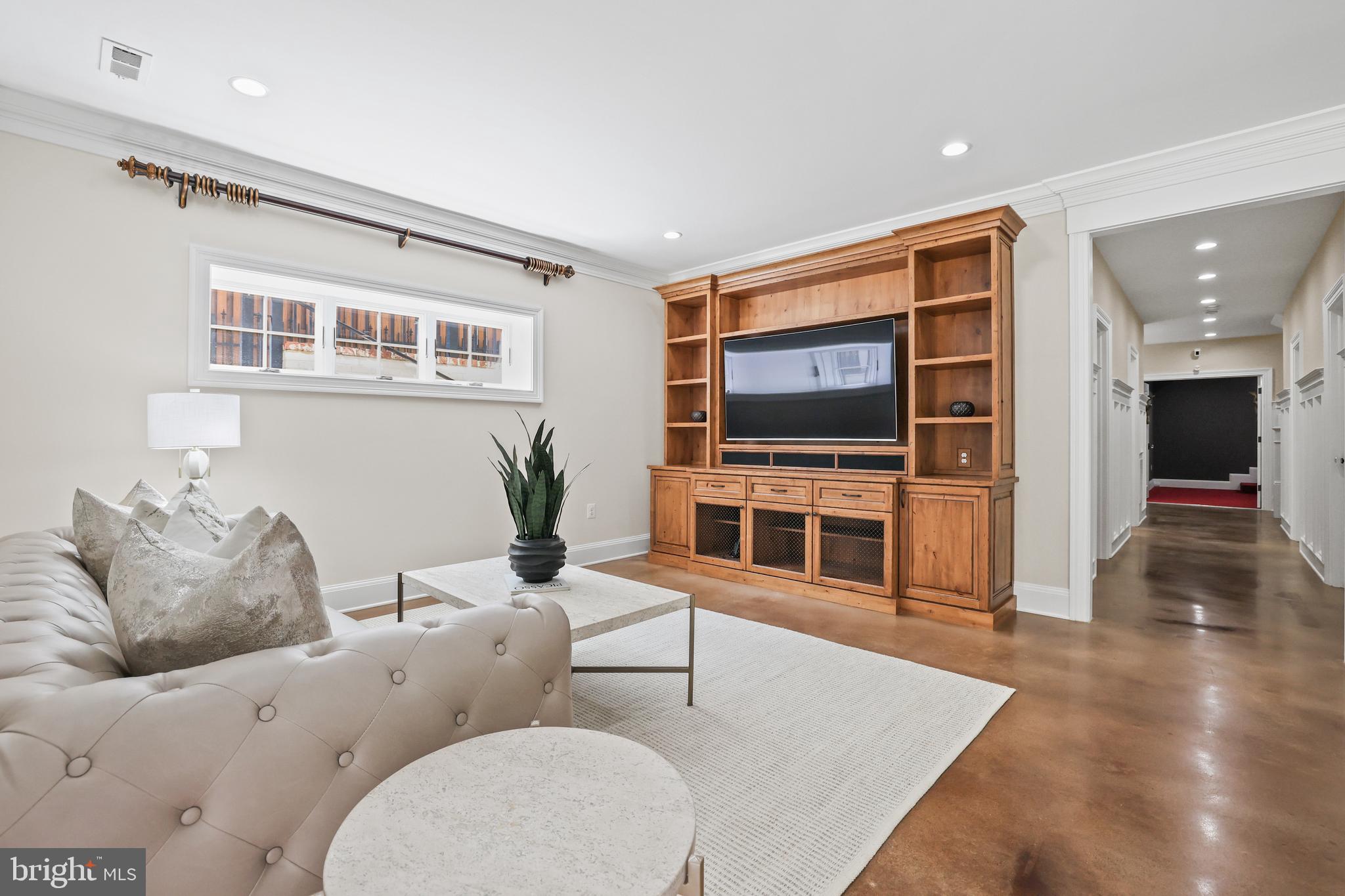 CLARENDON - Residential