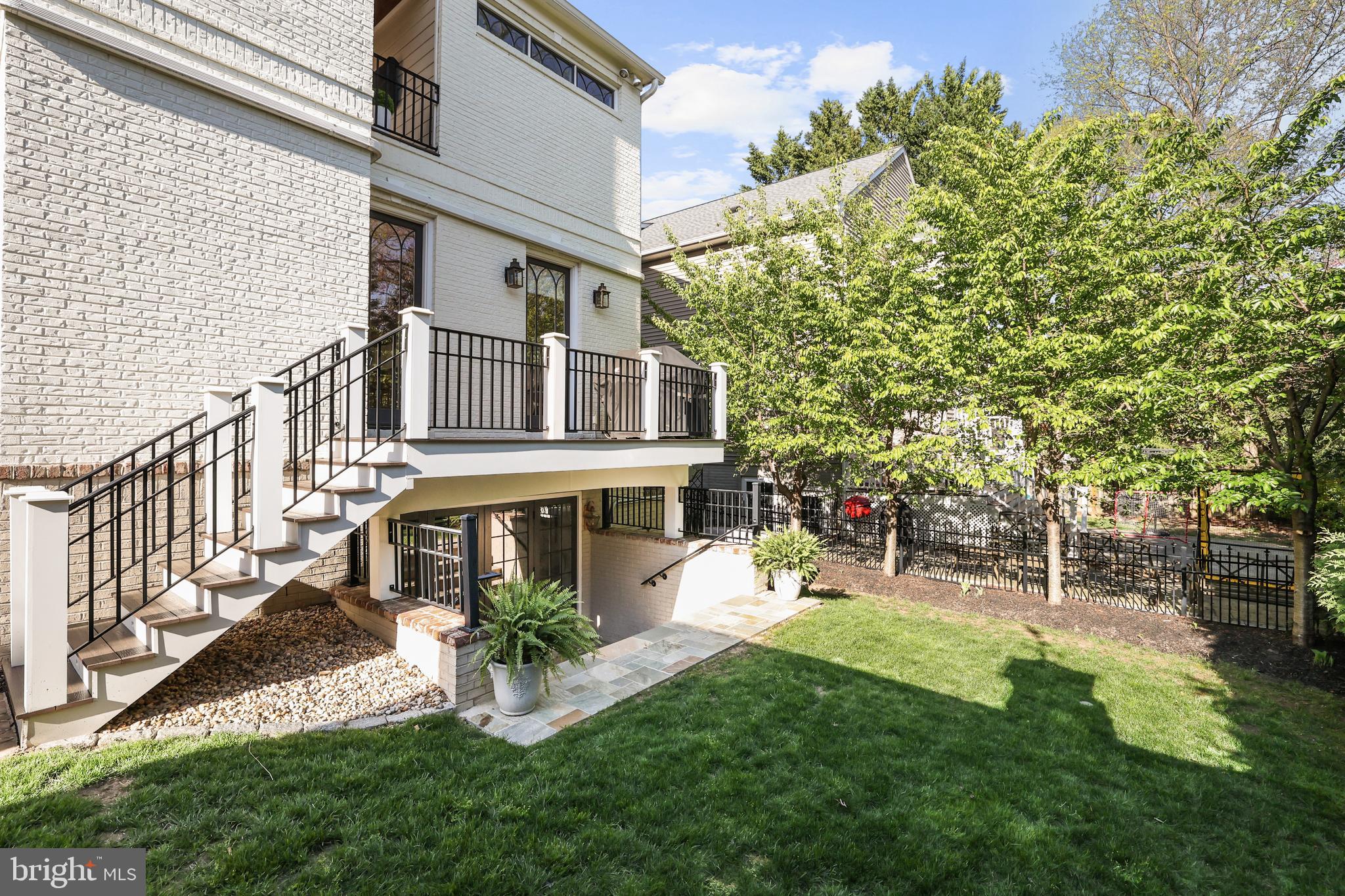 CLARENDON - Residential