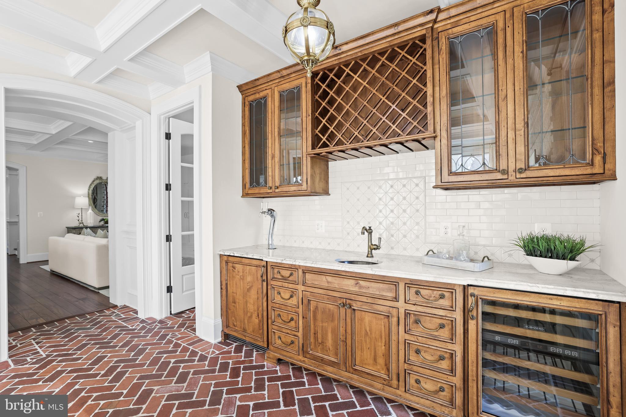 CLARENDON - Residential