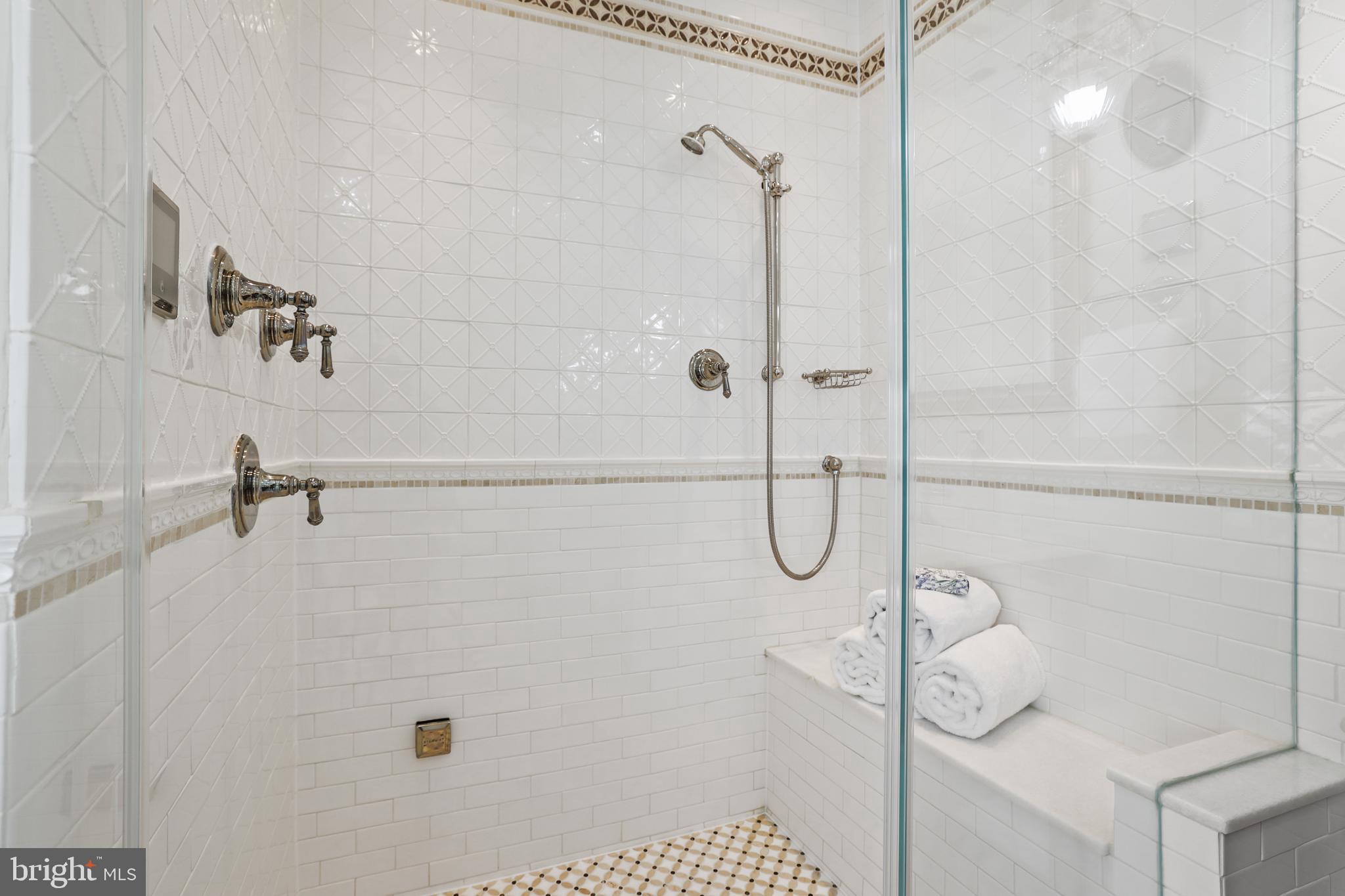 CLARENDON - Residential