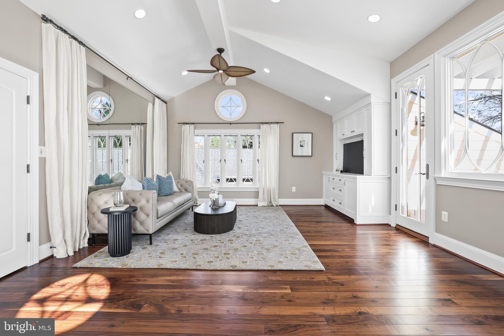 CLARENDON - Residential