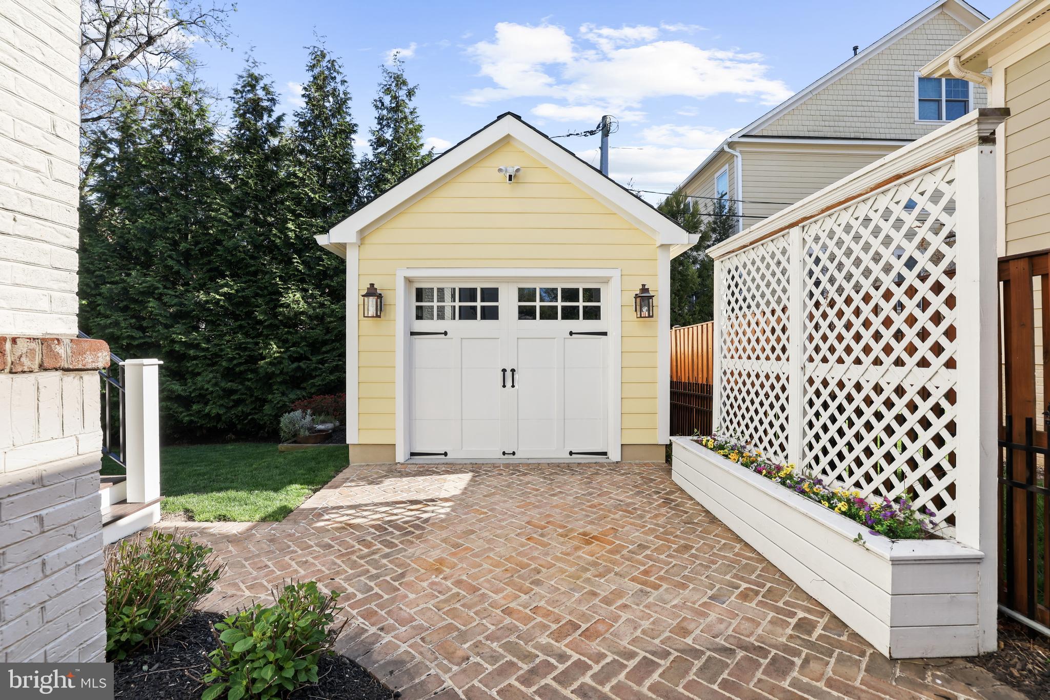 CLARENDON - Residential