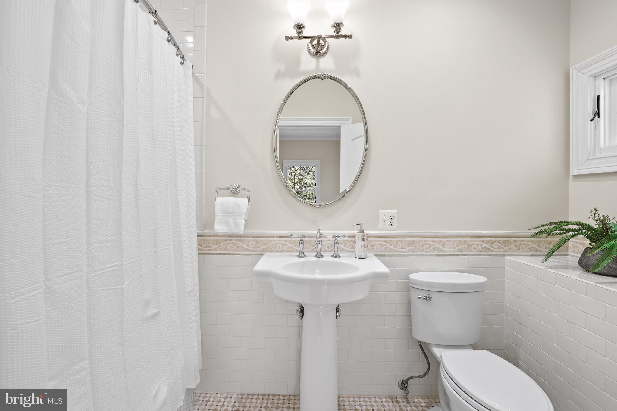 CLARENDON - Residential