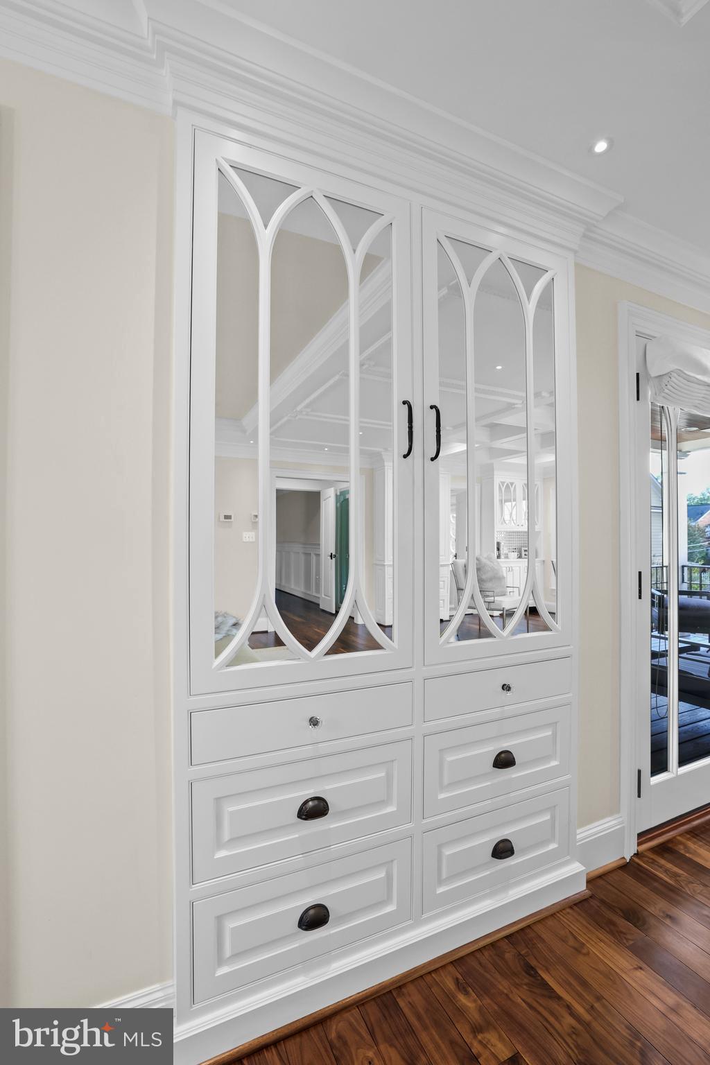 CLARENDON - Residential