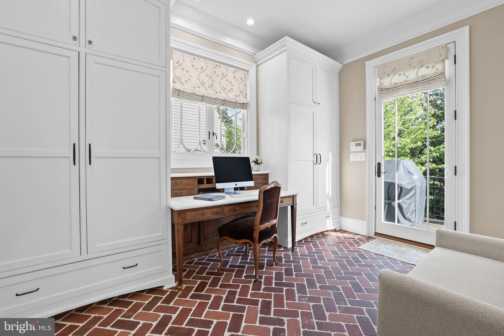 CLARENDON - Residential