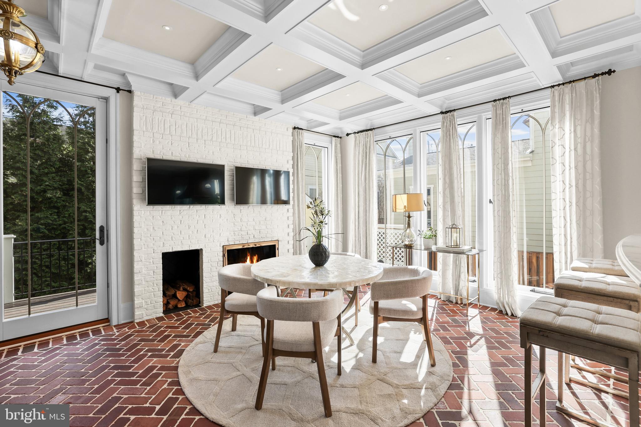 CLARENDON - Residential