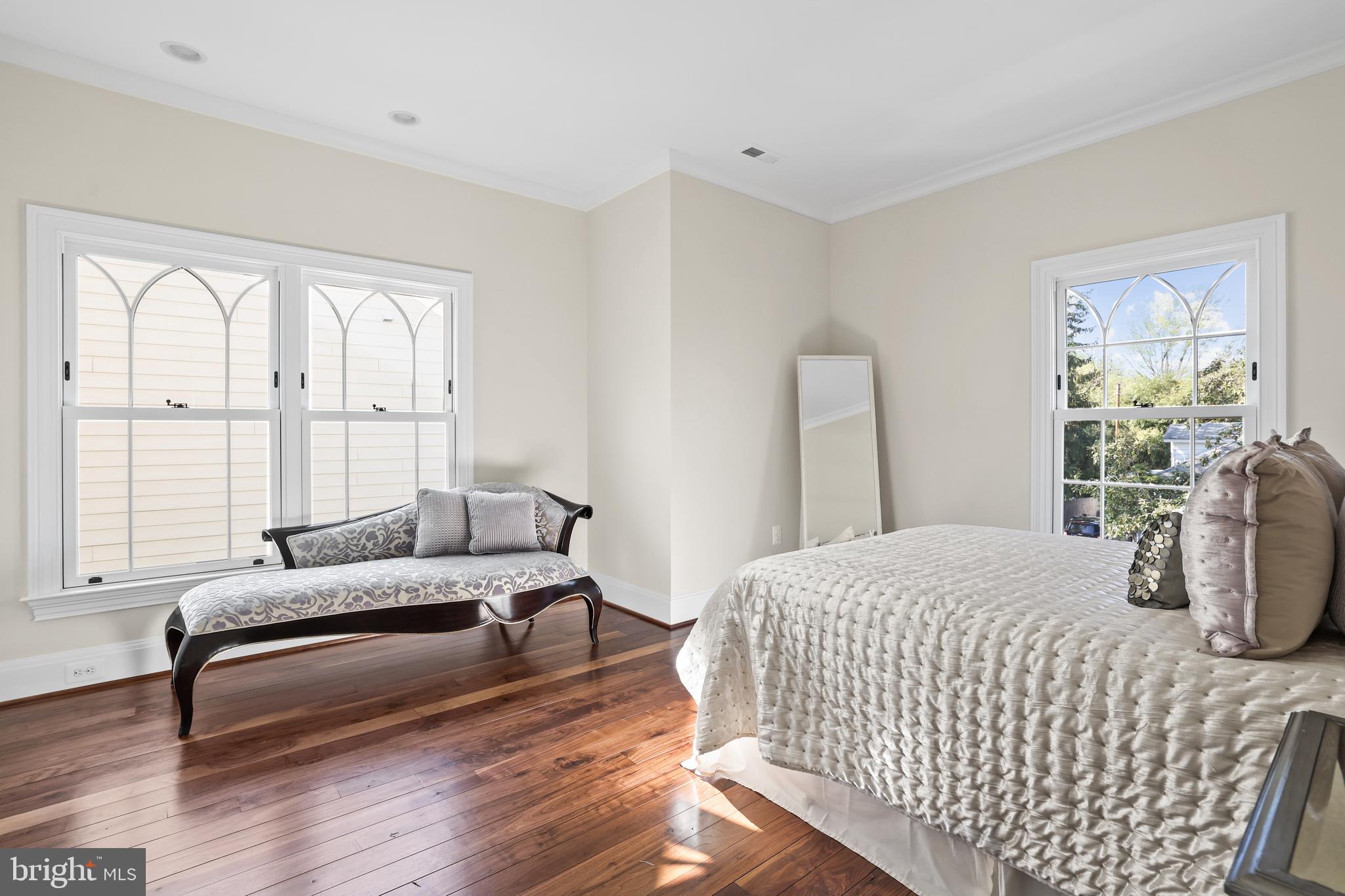 CLARENDON - Residential