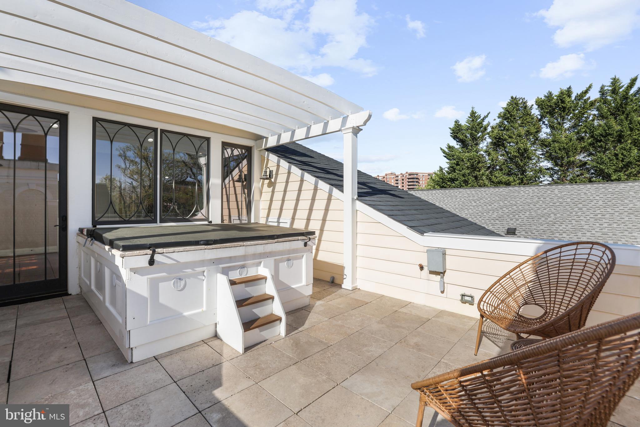 CLARENDON - Residential