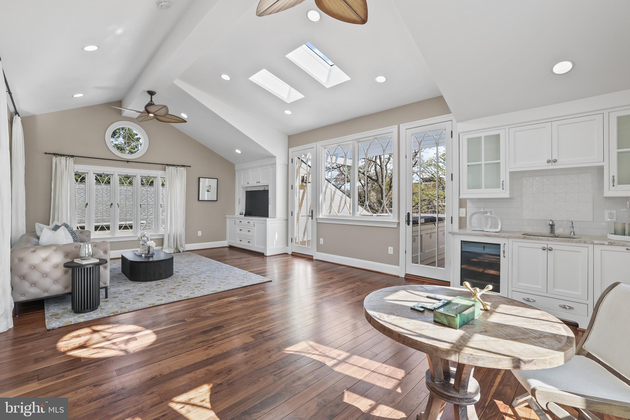 CLARENDON - Residential