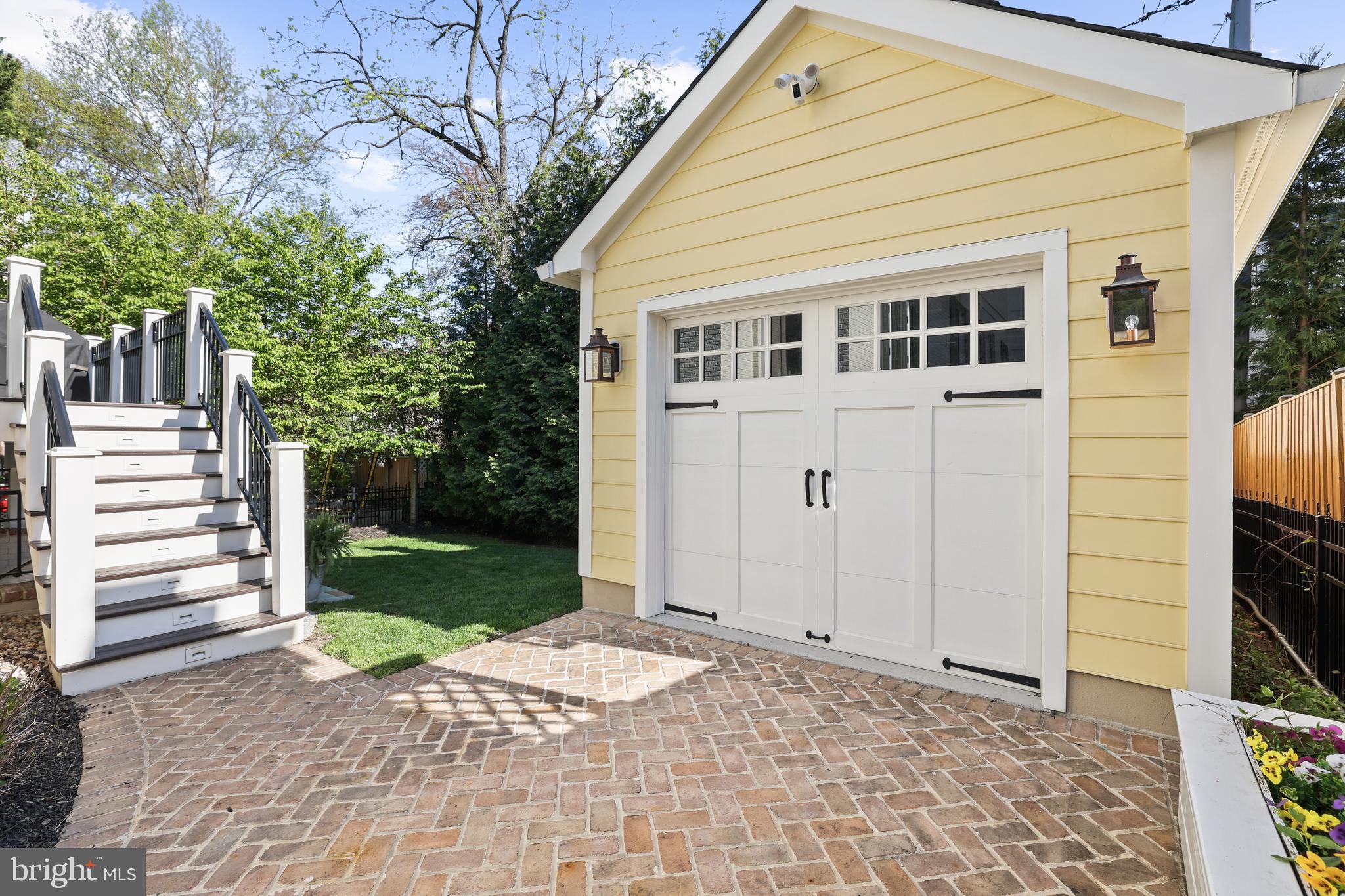 CLARENDON - Residential