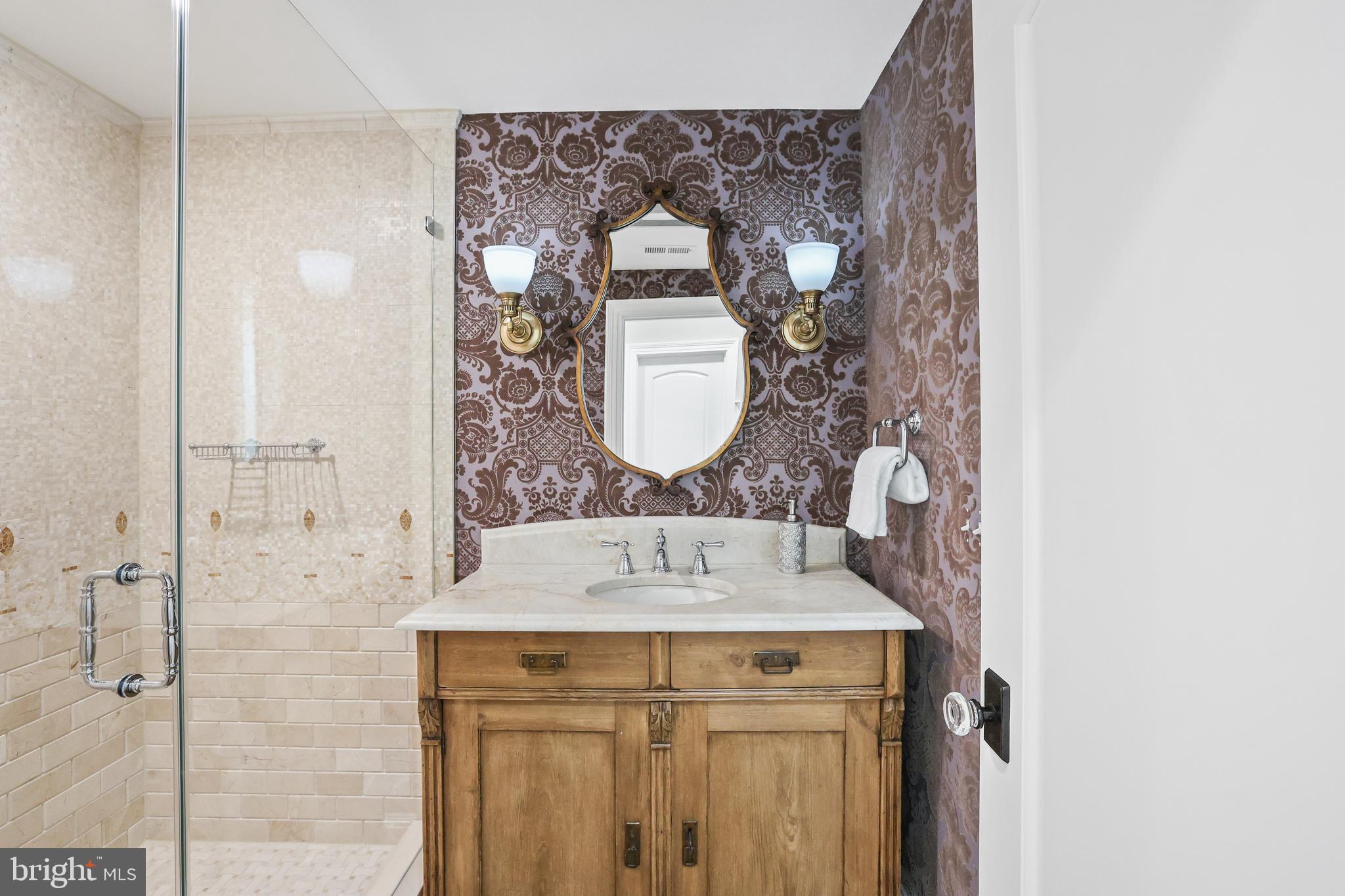 CLARENDON - Residential