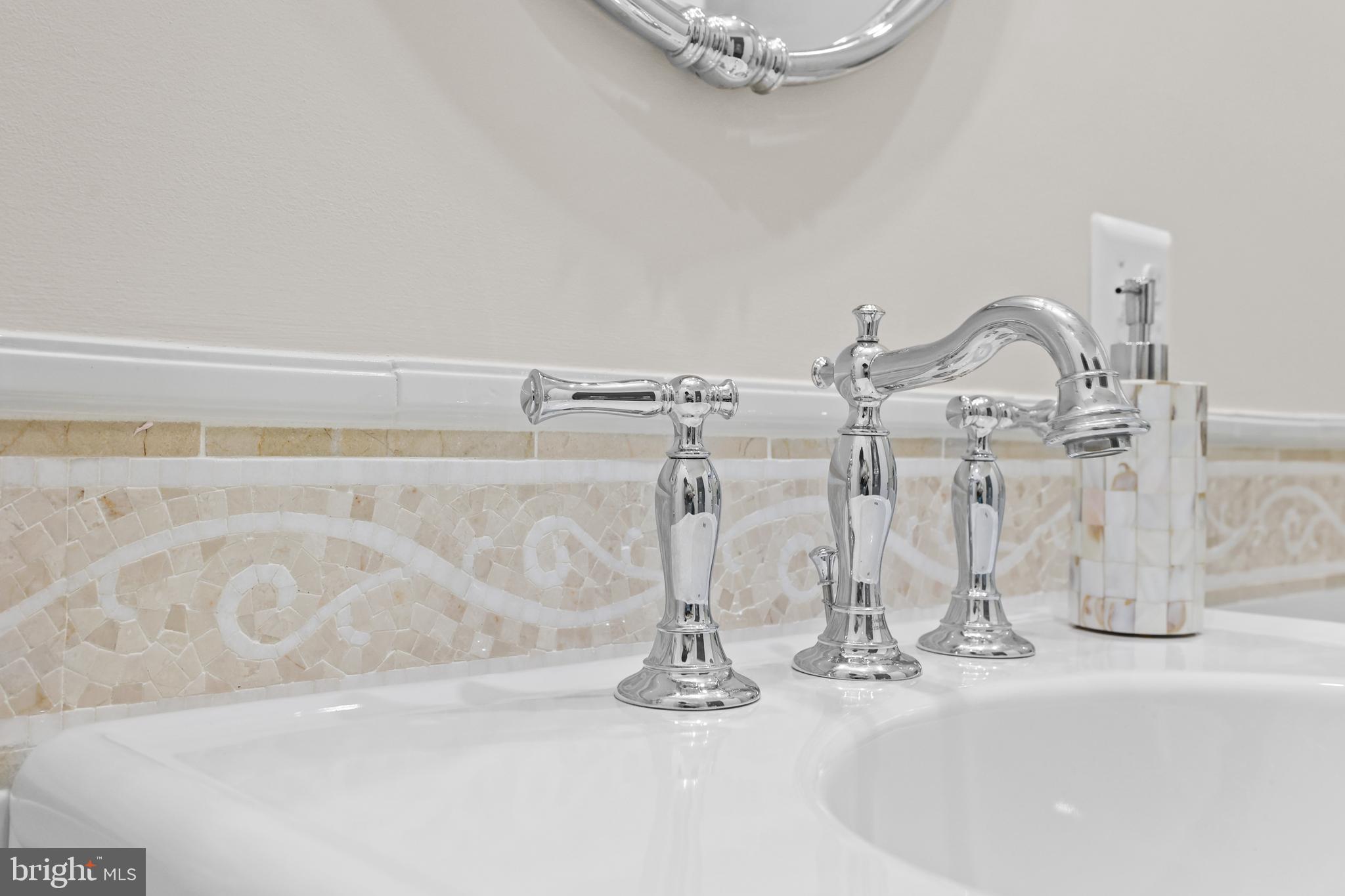 CLARENDON - Residential