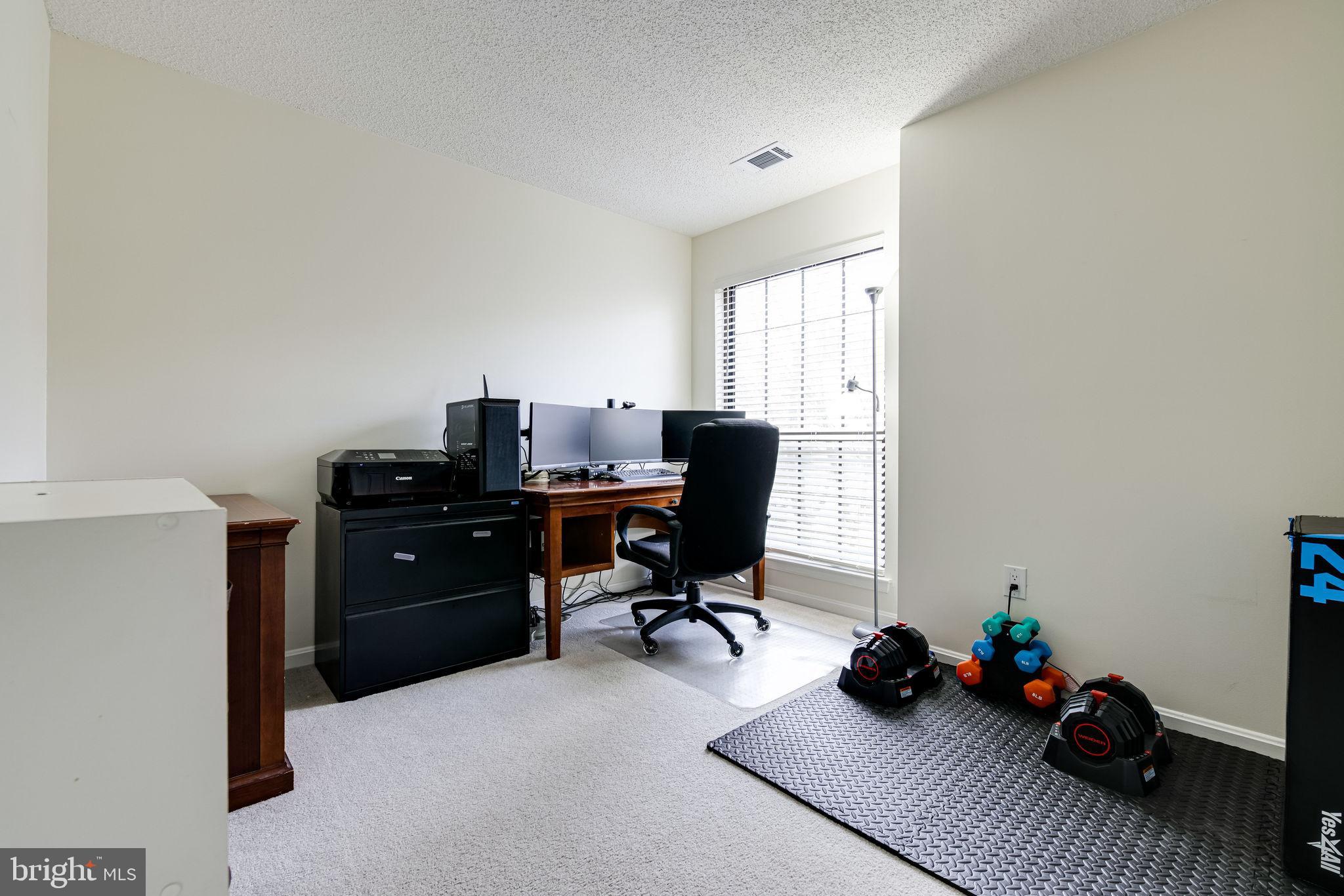 VICTORIA CROSSINGS AT MANCHESTER LAKES - Residential Lease