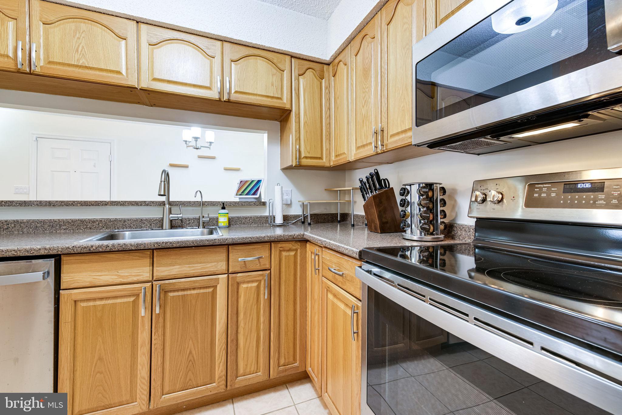 VICTORIA CROSSINGS AT MANCHESTER LAKES - Residential Lease