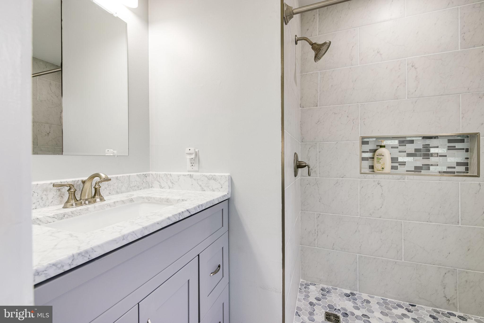 VICTORIA CROSSINGS AT MANCHESTER LAKES - Residential Lease