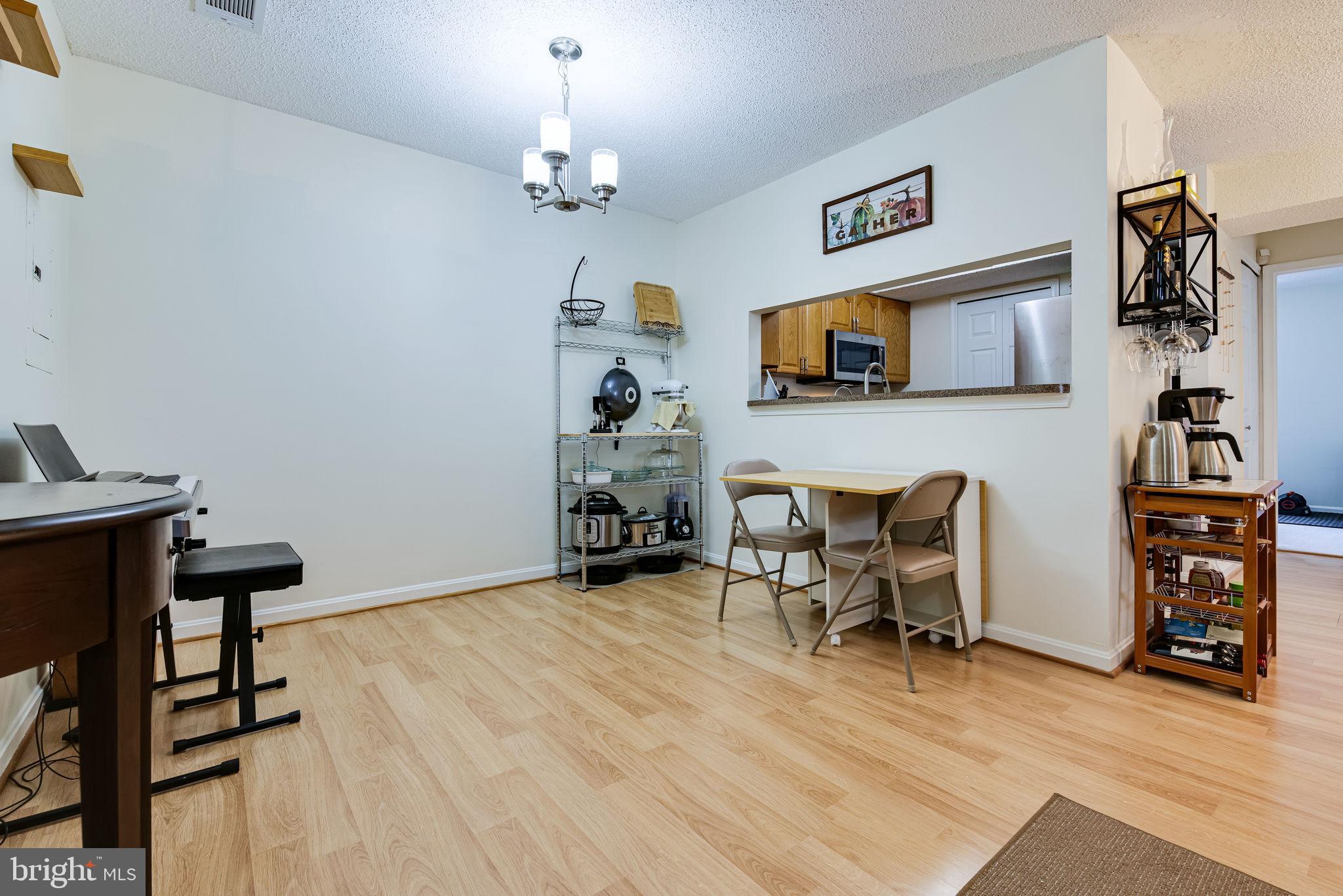 VICTORIA CROSSINGS AT MANCHESTER LAKES - Residential Lease