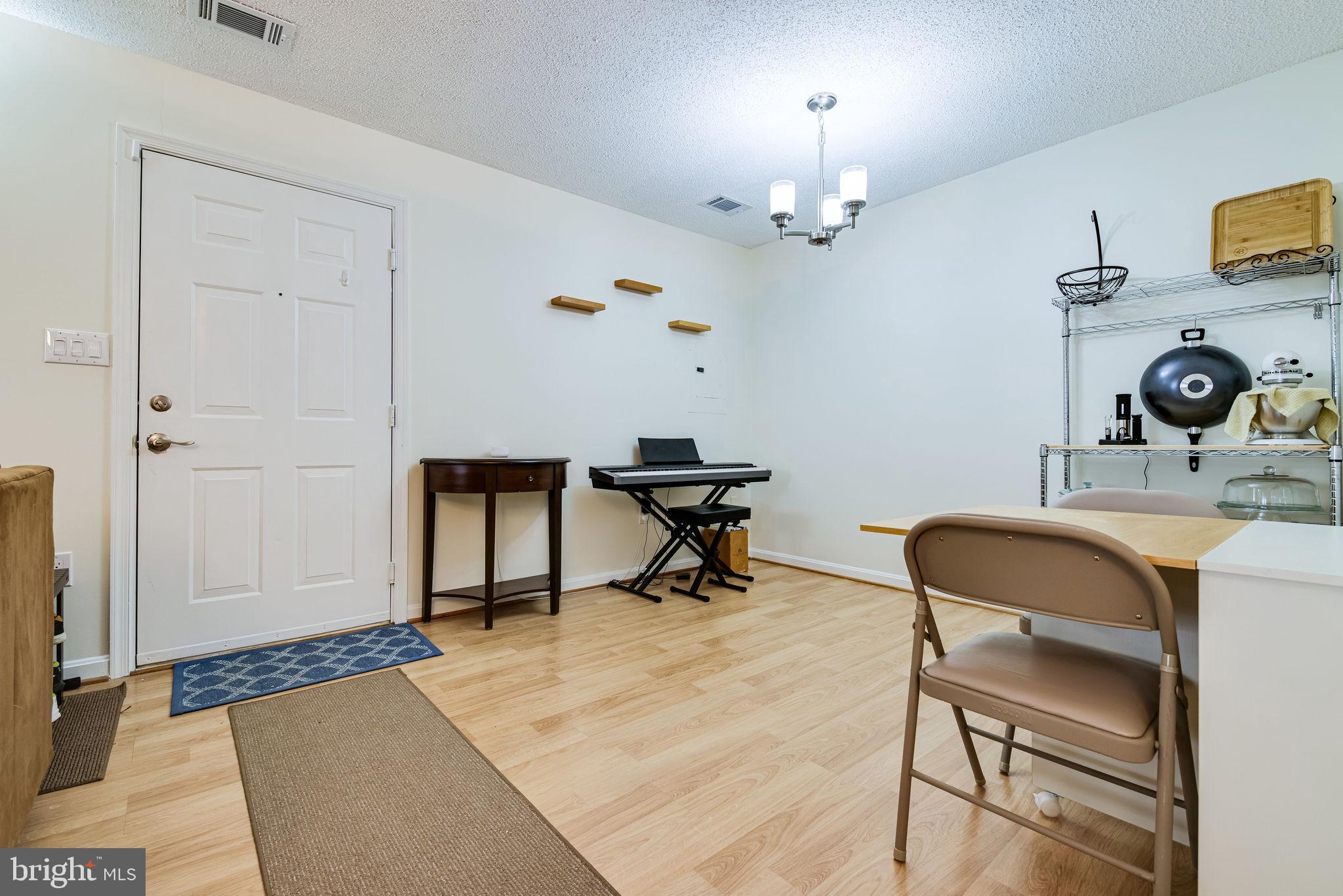 VICTORIA CROSSINGS AT MANCHESTER LAKES - Residential Lease