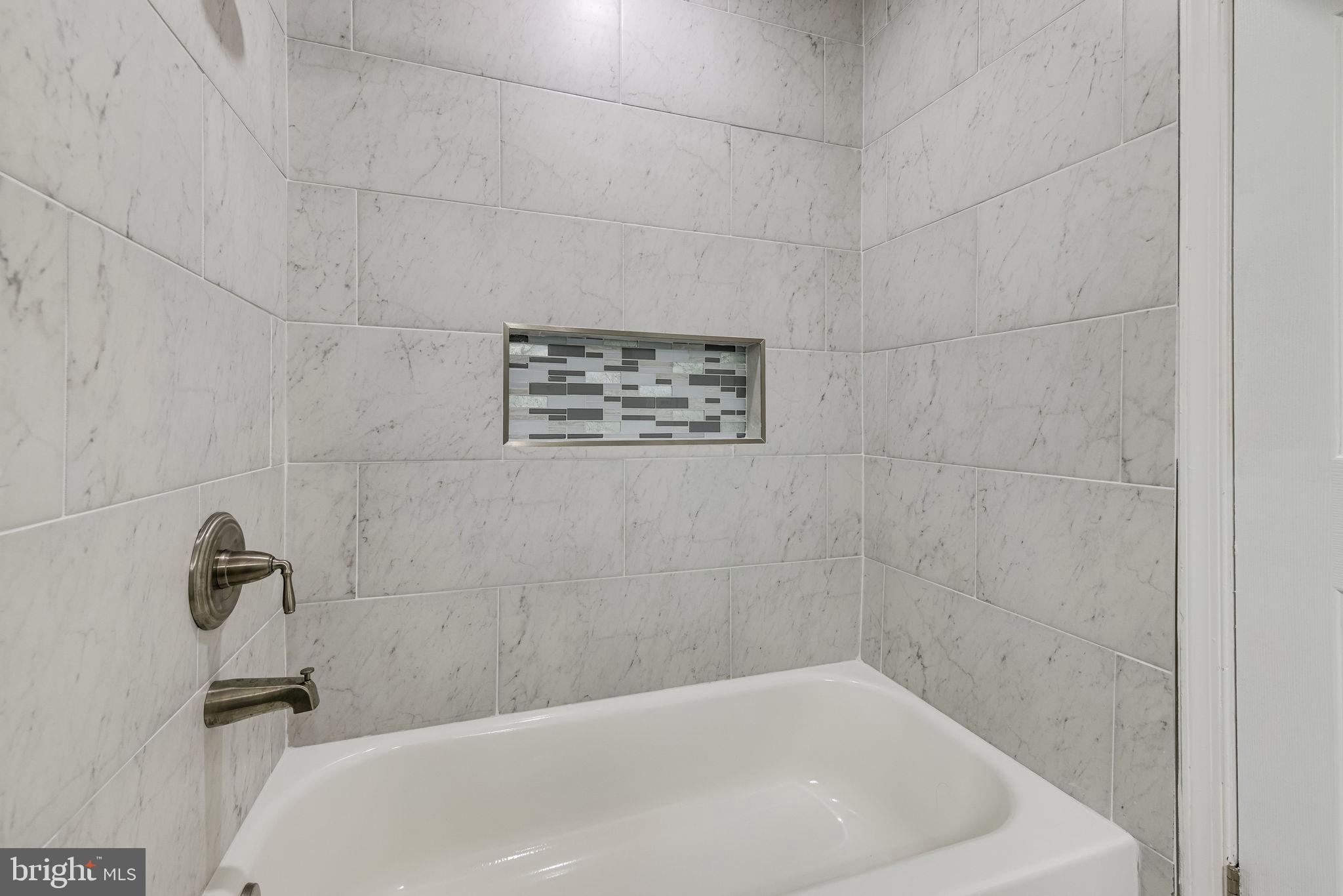 VICTORIA CROSSINGS AT MANCHESTER LAKES - Residential Lease