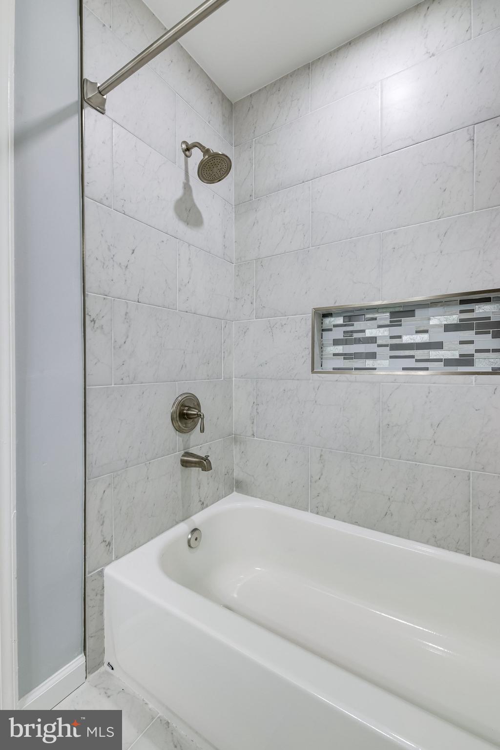 VICTORIA CROSSINGS AT MANCHESTER LAKES - Residential Lease