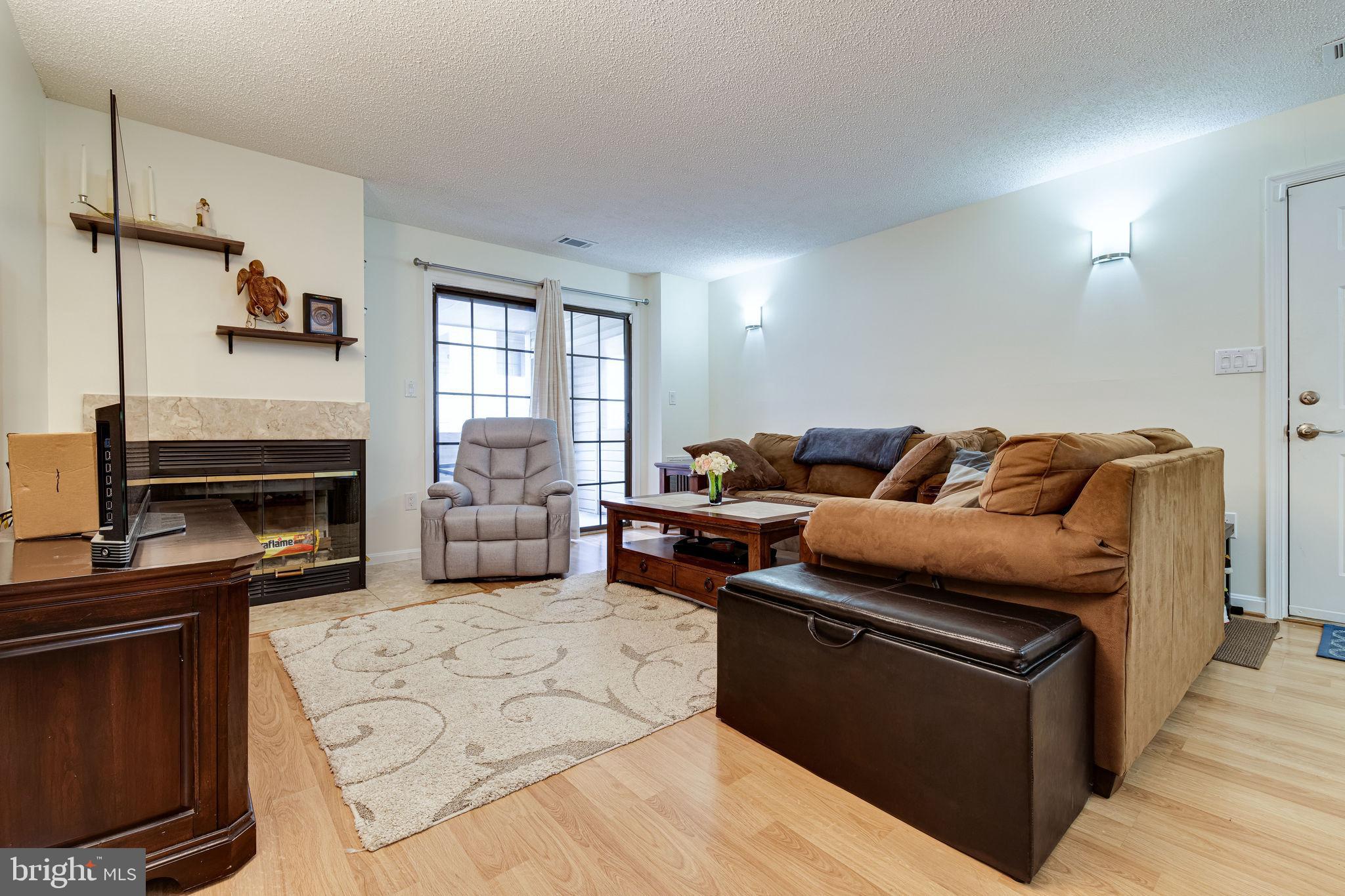 VICTORIA CROSSINGS AT MANCHESTER LAKES - Residential Lease