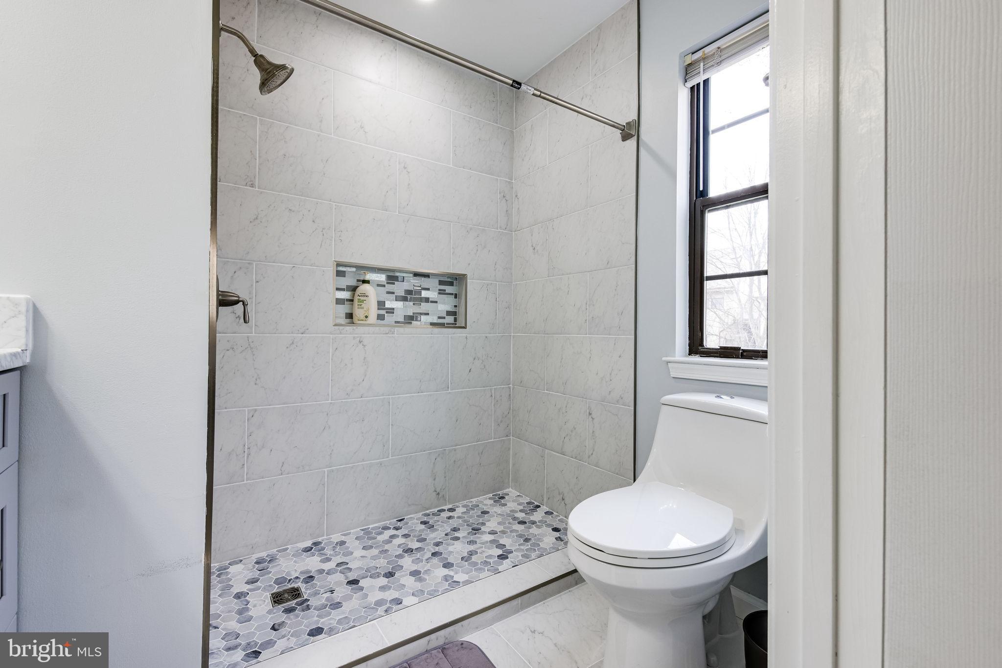 VICTORIA CROSSINGS AT MANCHESTER LAKES - Residential Lease