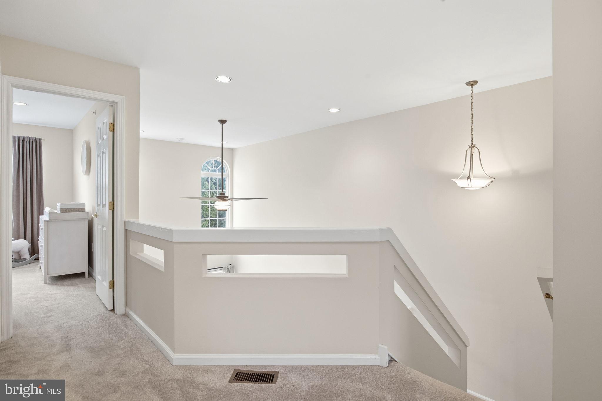 WILSHIRE HUNT - Residential