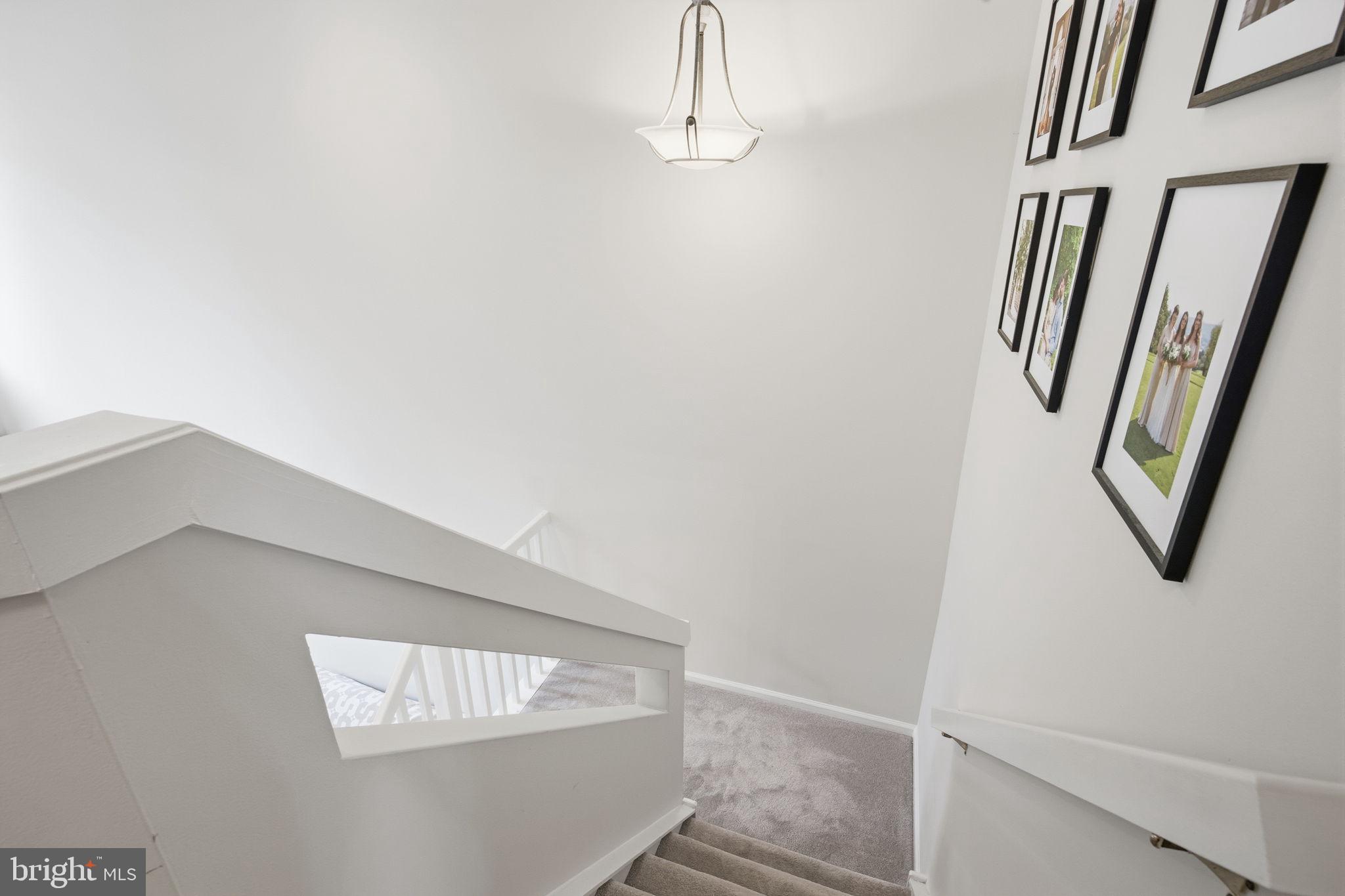 WILSHIRE HUNT - Residential