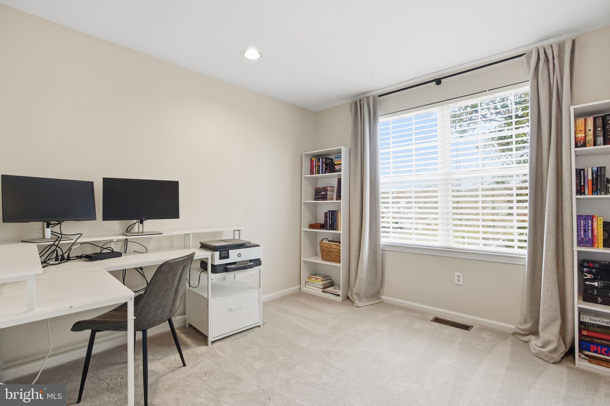 WILSHIRE HUNT - Residential