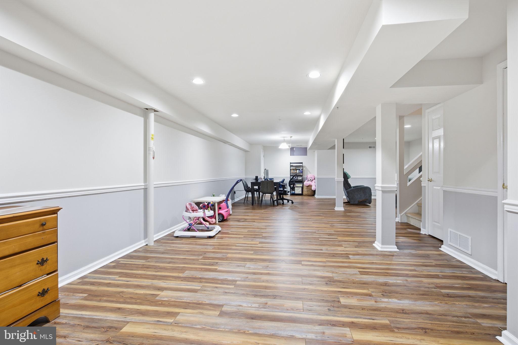 WILSHIRE HUNT - Residential