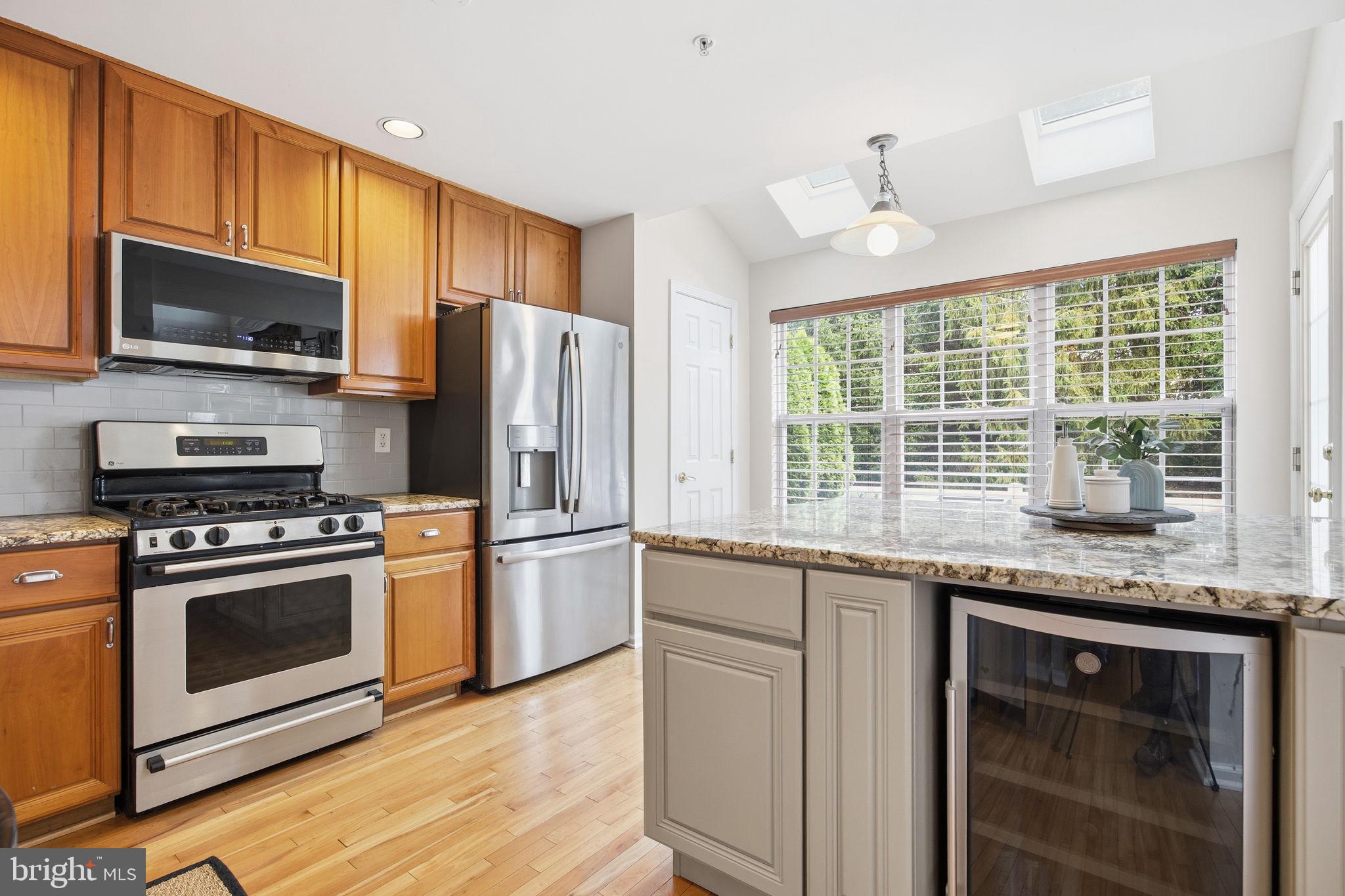 WILSHIRE HUNT - Residential