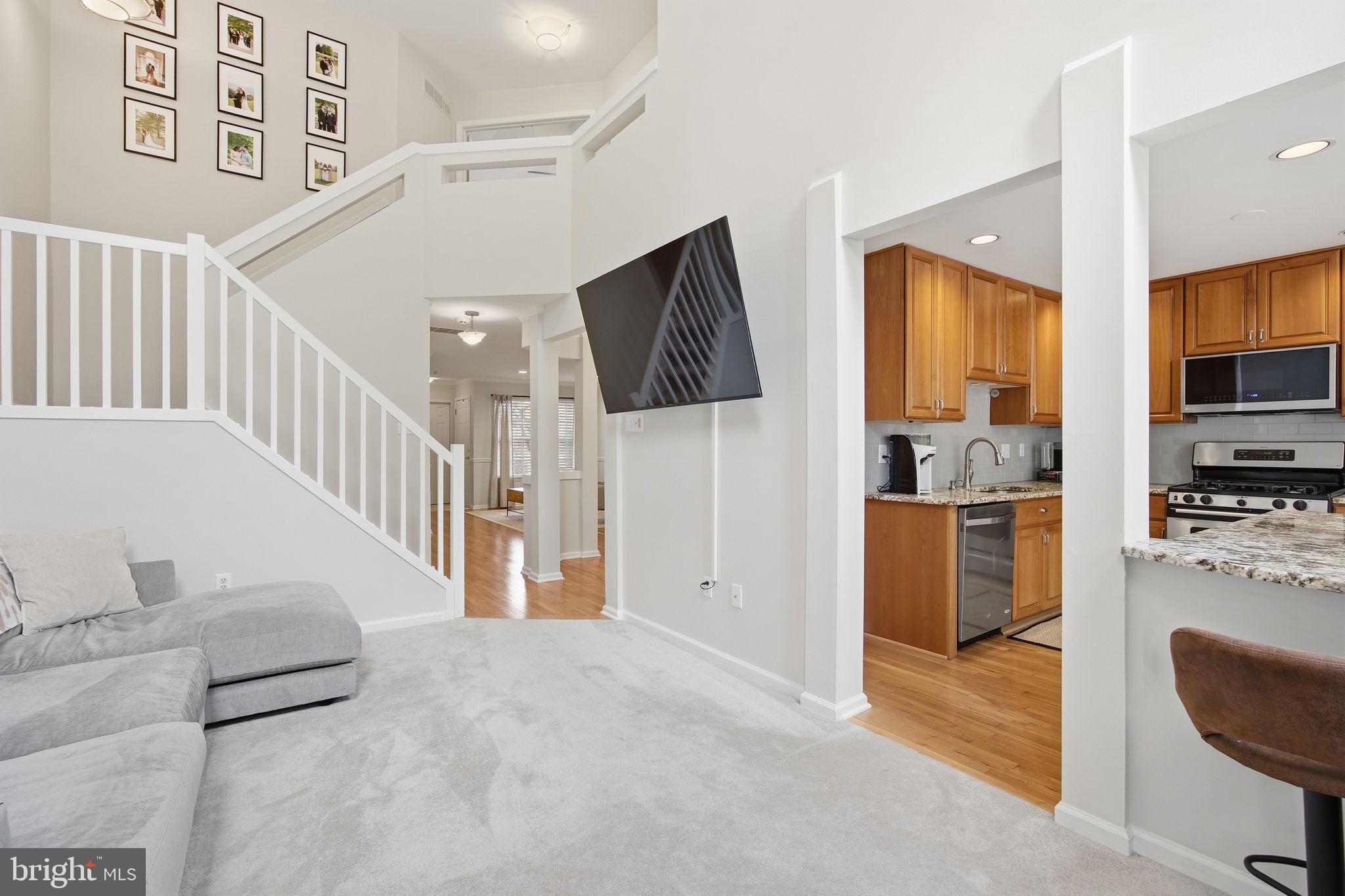 WILSHIRE HUNT - Residential