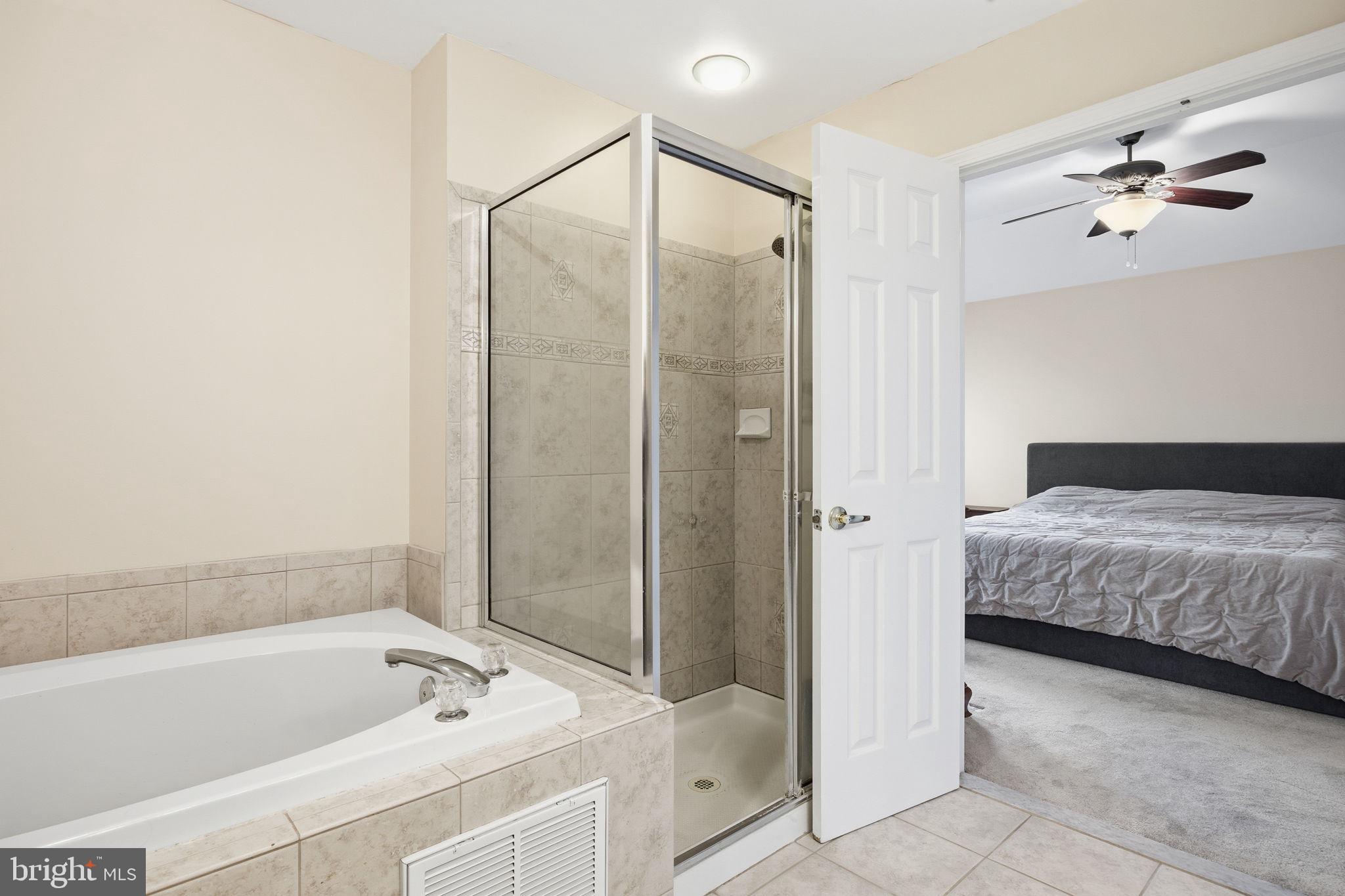 WILSHIRE HUNT - Residential