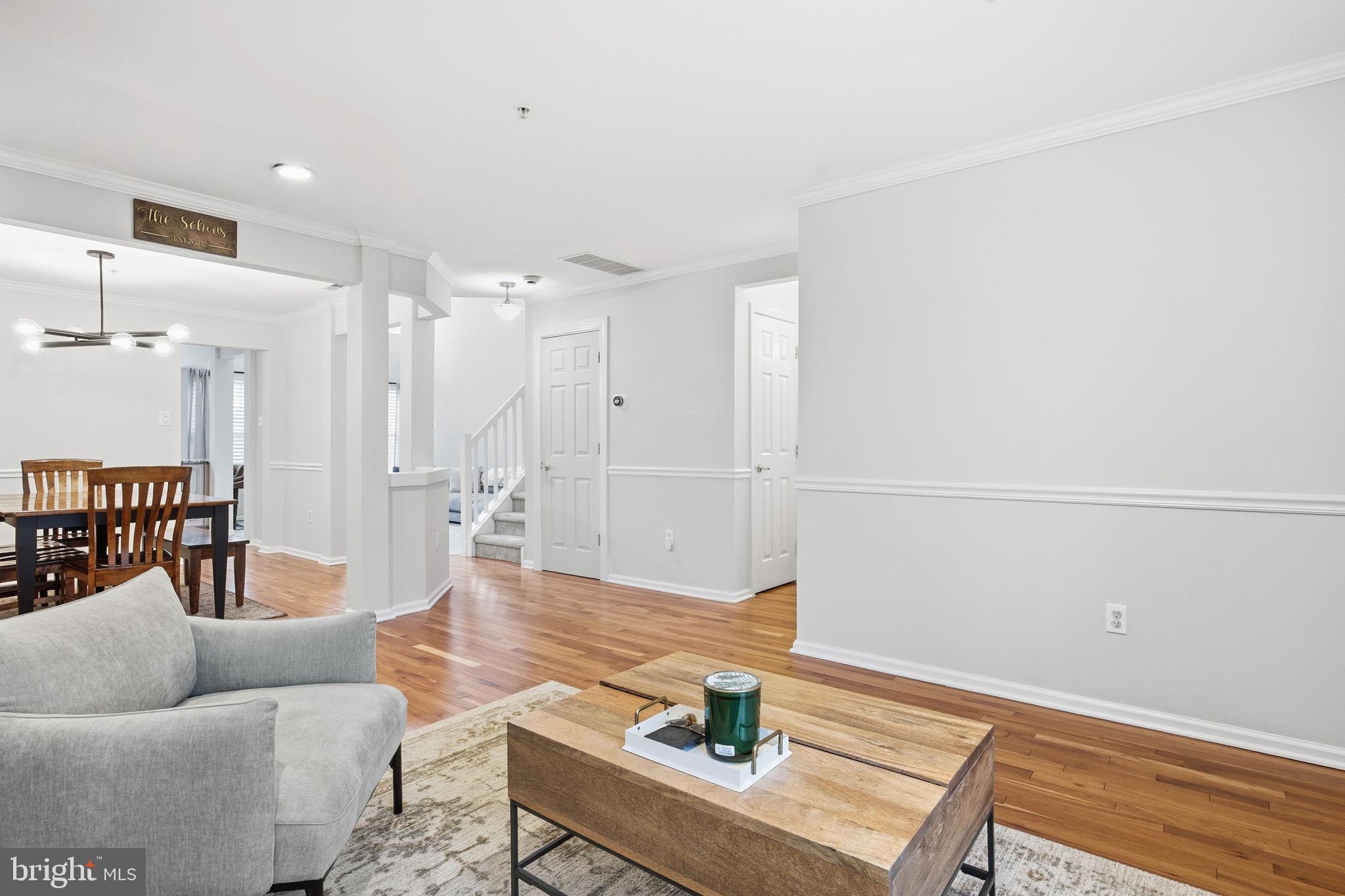 WILSHIRE HUNT - Residential