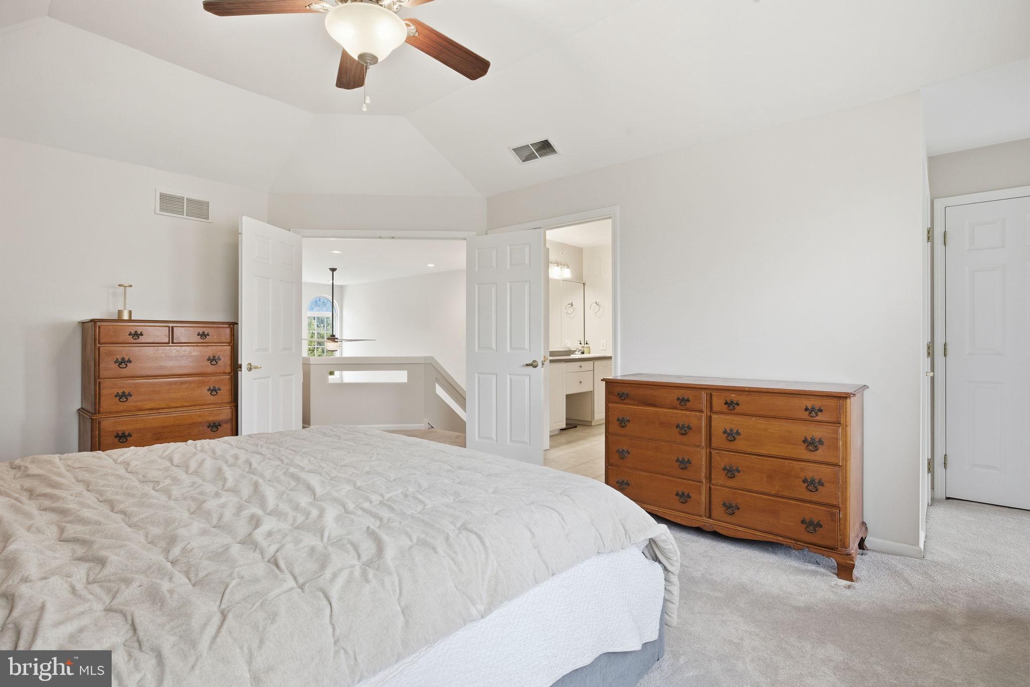 WILSHIRE HUNT - Residential