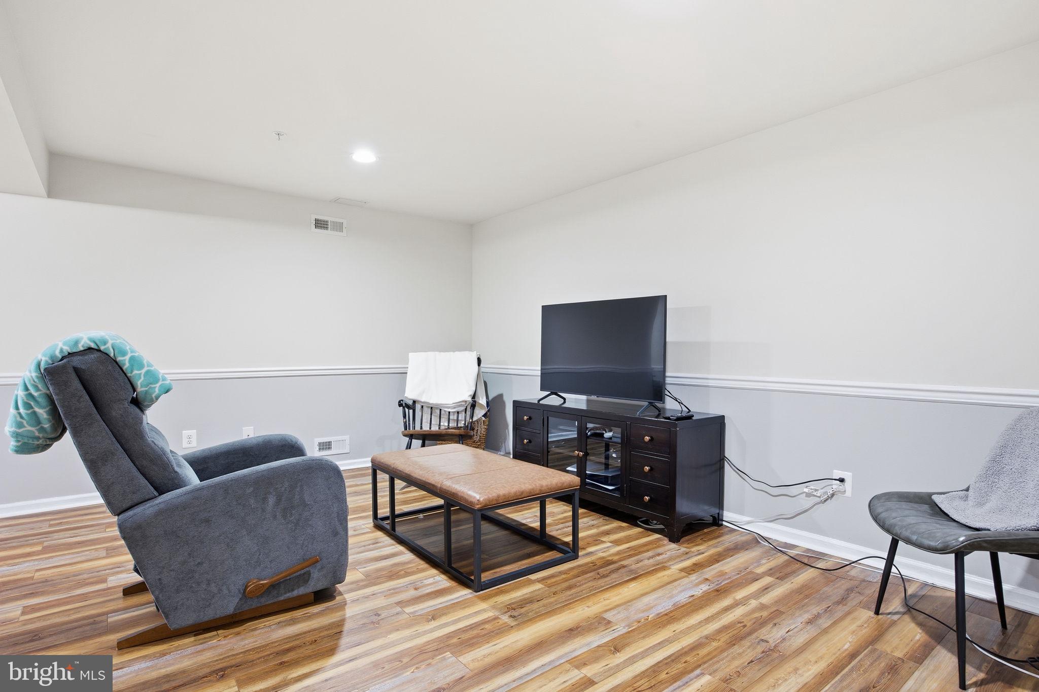 WILSHIRE HUNT - Residential