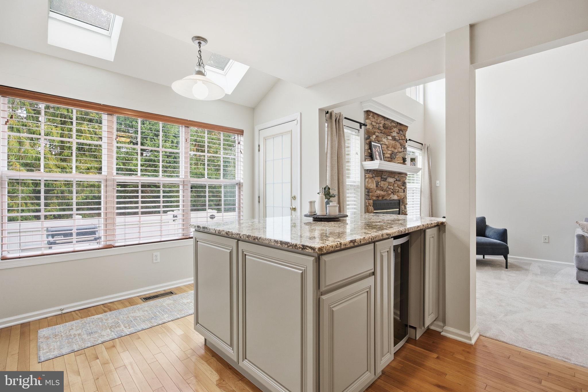 WILSHIRE HUNT - Residential