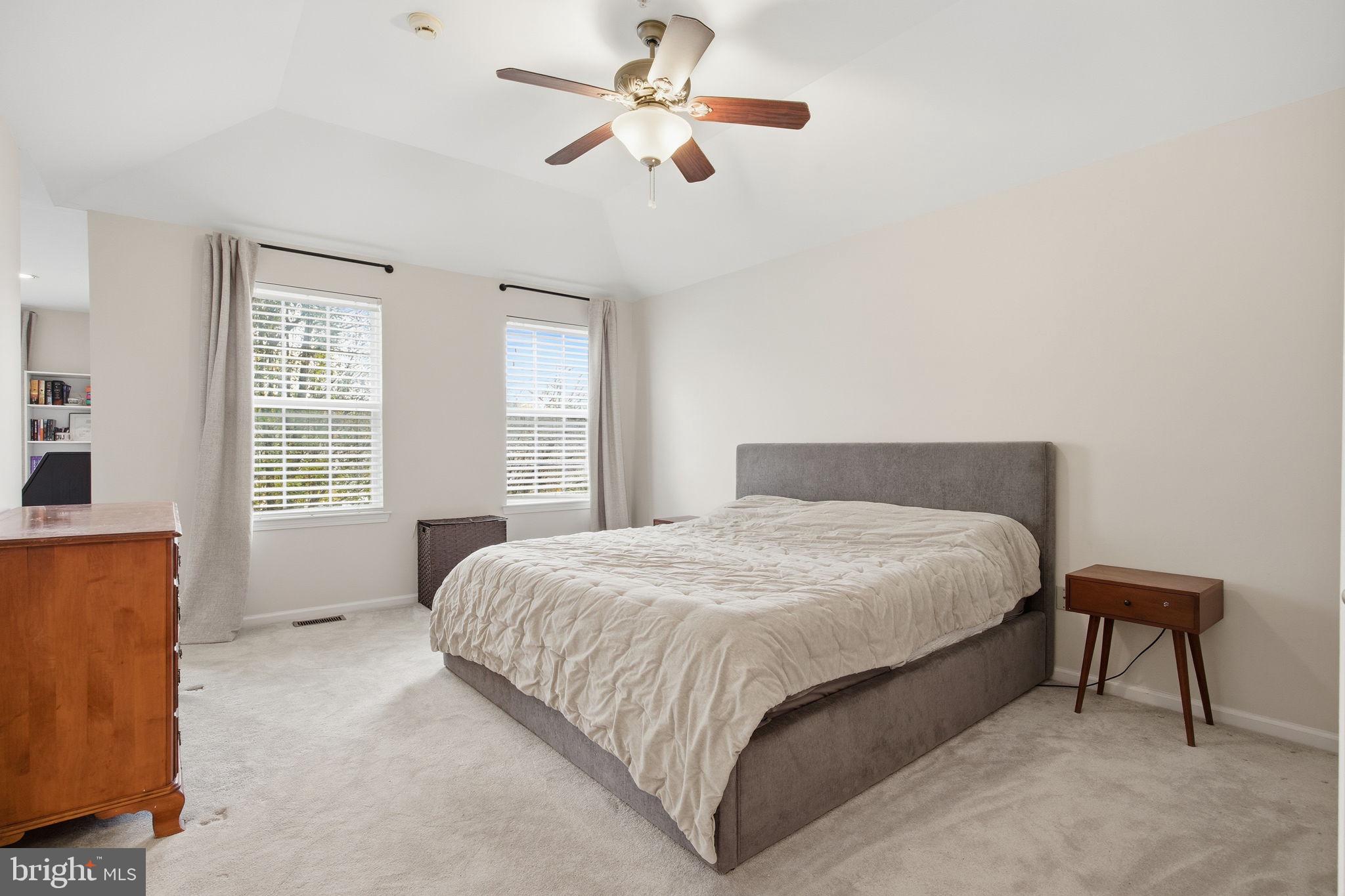 WILSHIRE HUNT - Residential