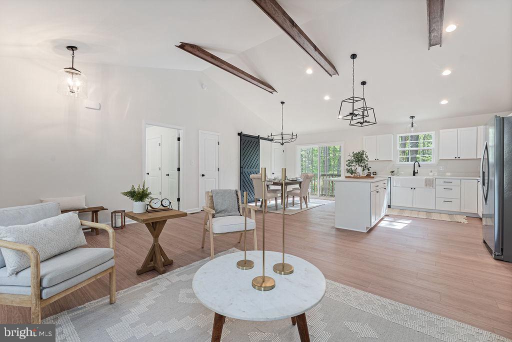 LAKE CAROLINE - Residential