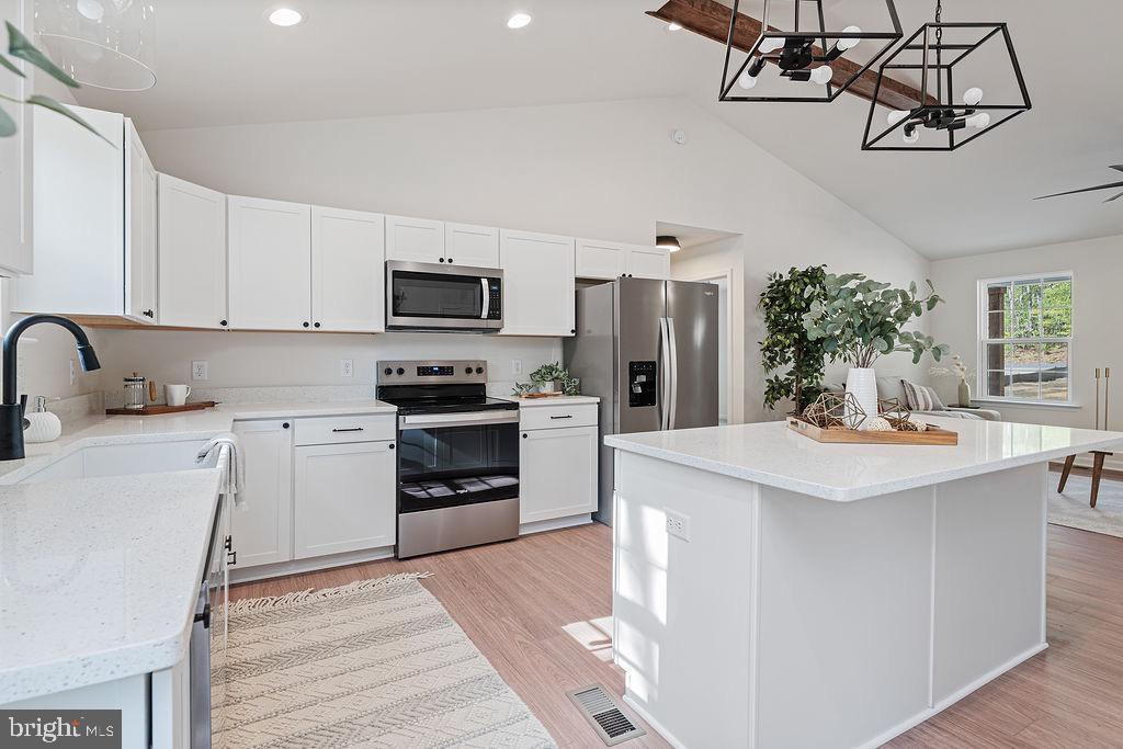 LAKE CAROLINE - Residential