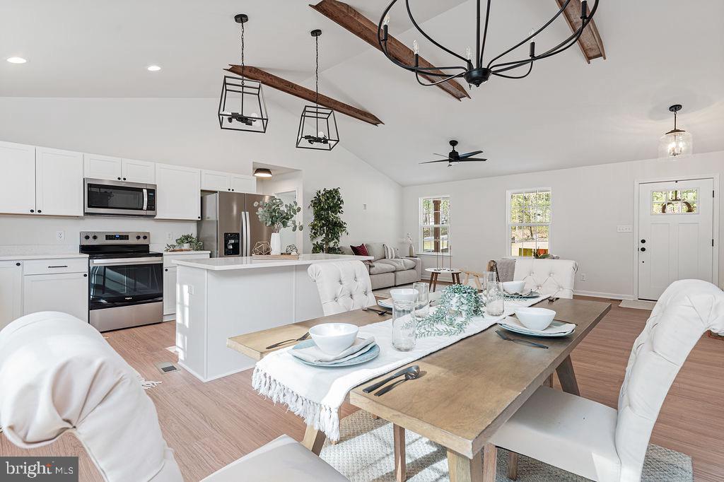 LAKE CAROLINE - Residential