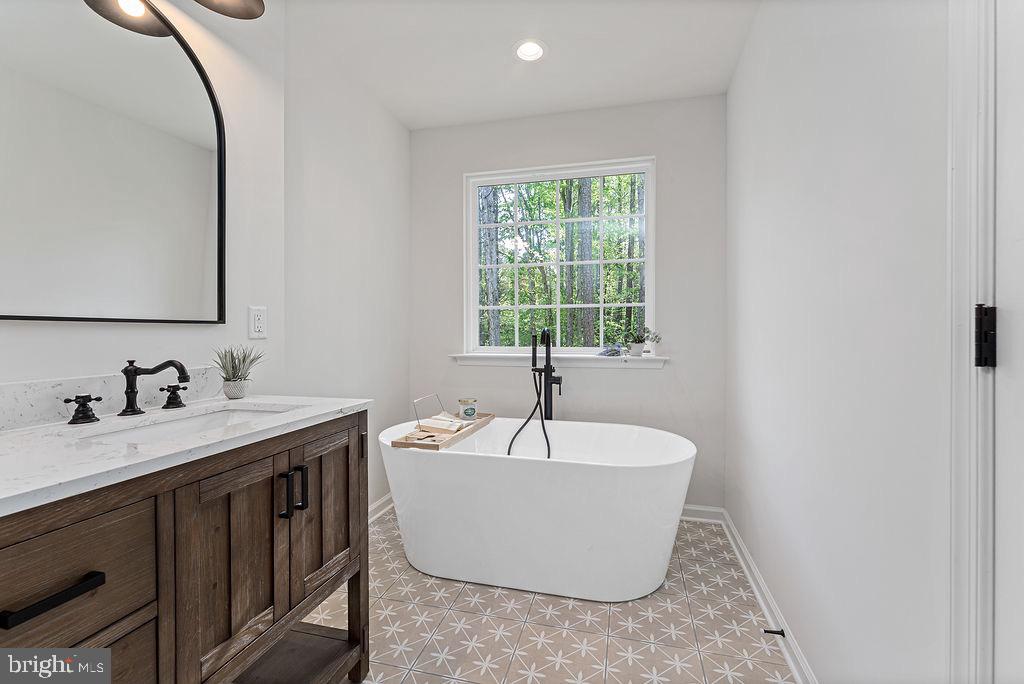 LAKE CAROLINE - Residential