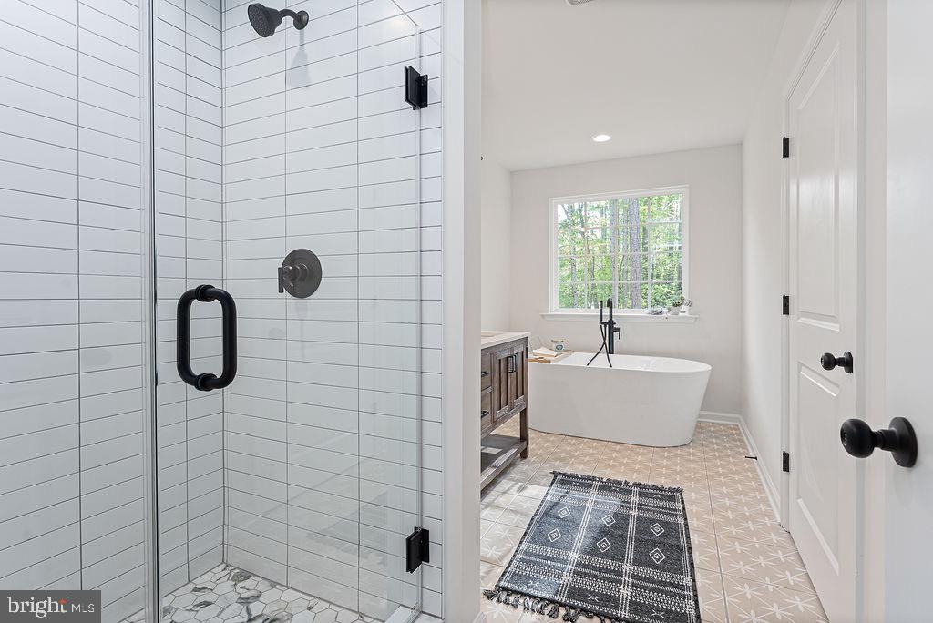 LAKE CAROLINE - Residential