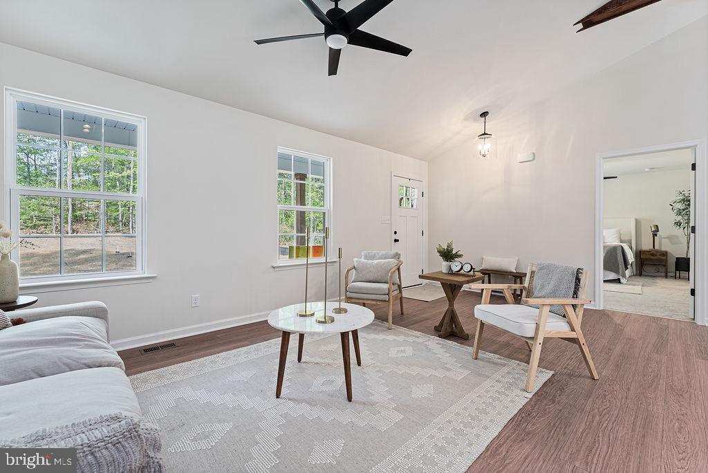 LAKE CAROLINE - Residential