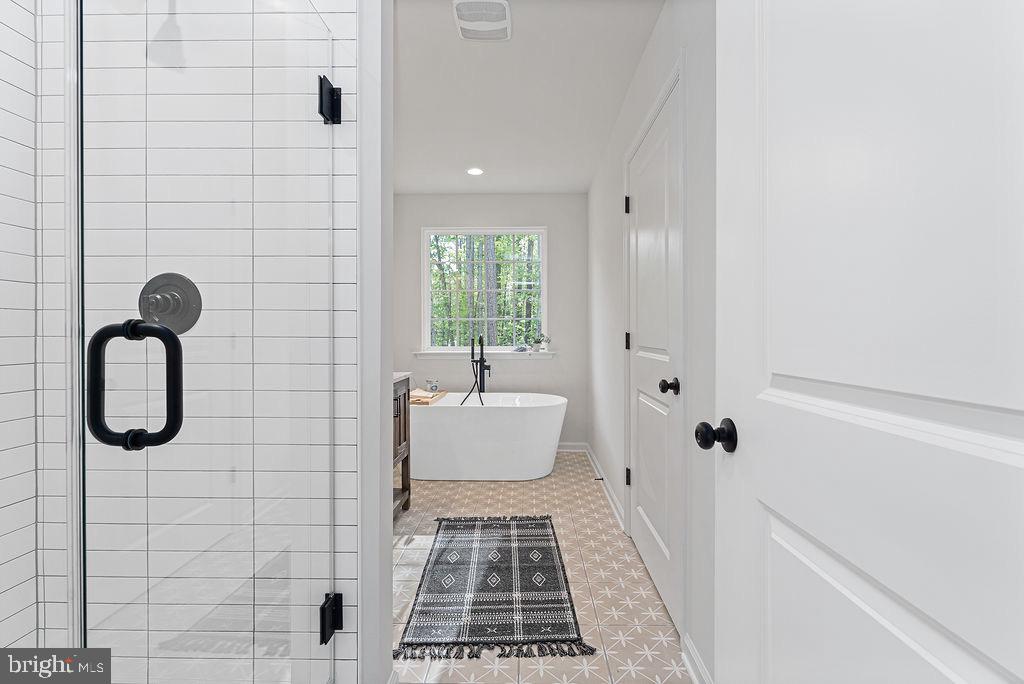 LAKE CAROLINE - Residential