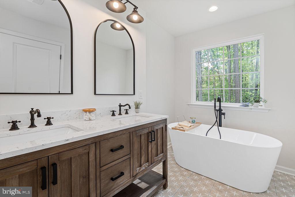 LAKE CAROLINE - Residential