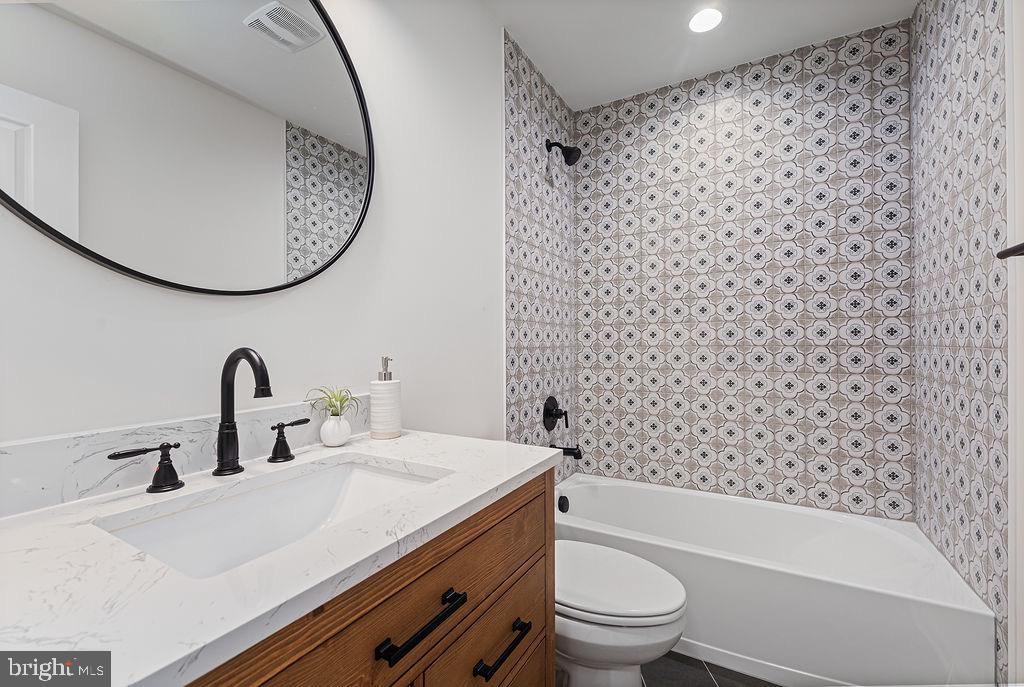 LAKE CAROLINE - Residential