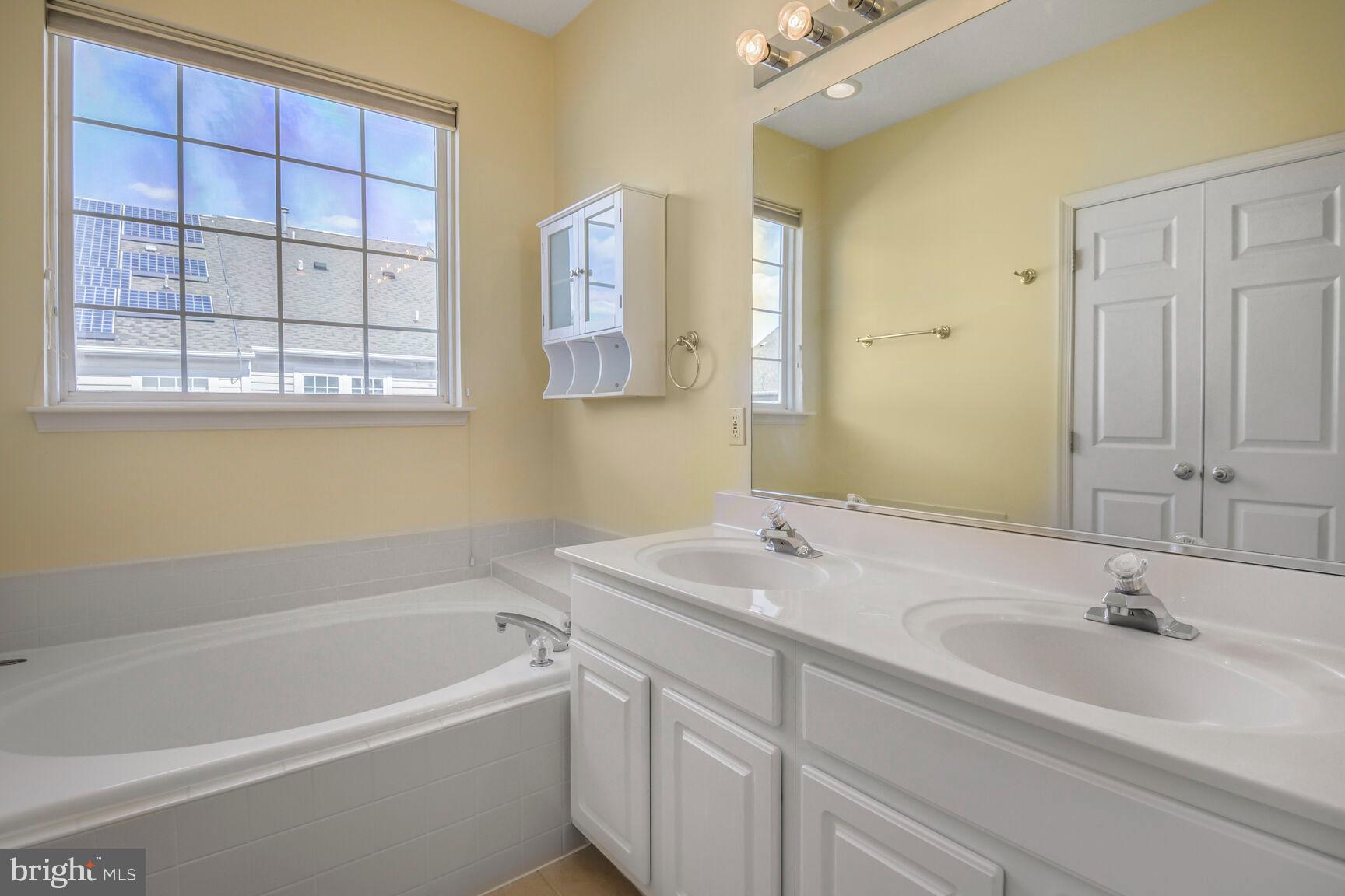 KING FARM WATKINS POND - Residential